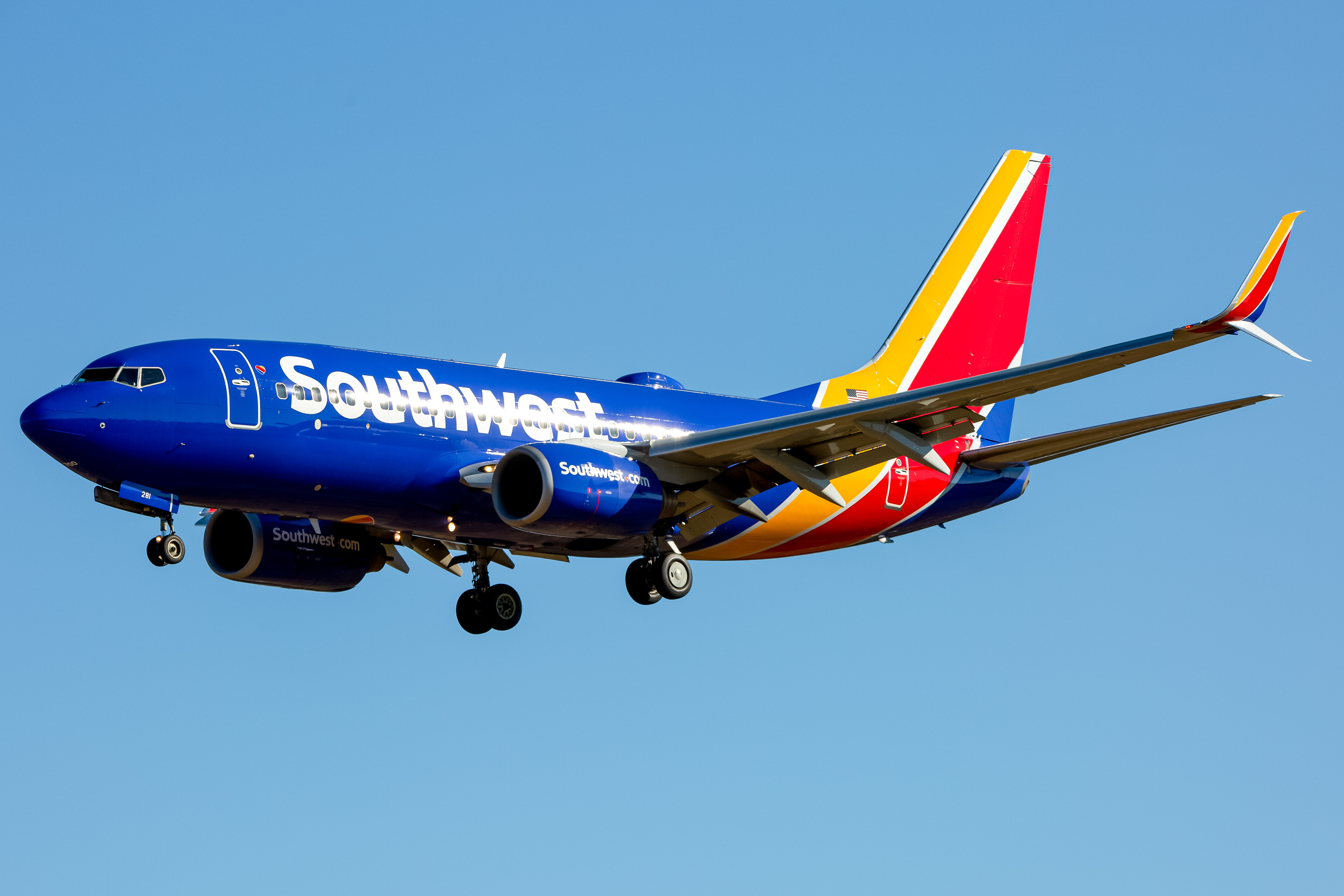 Full size: Southwest Airlines Boeing 737-700 N281WN at Baltimore/Washington International Thurgood Marshall Airport