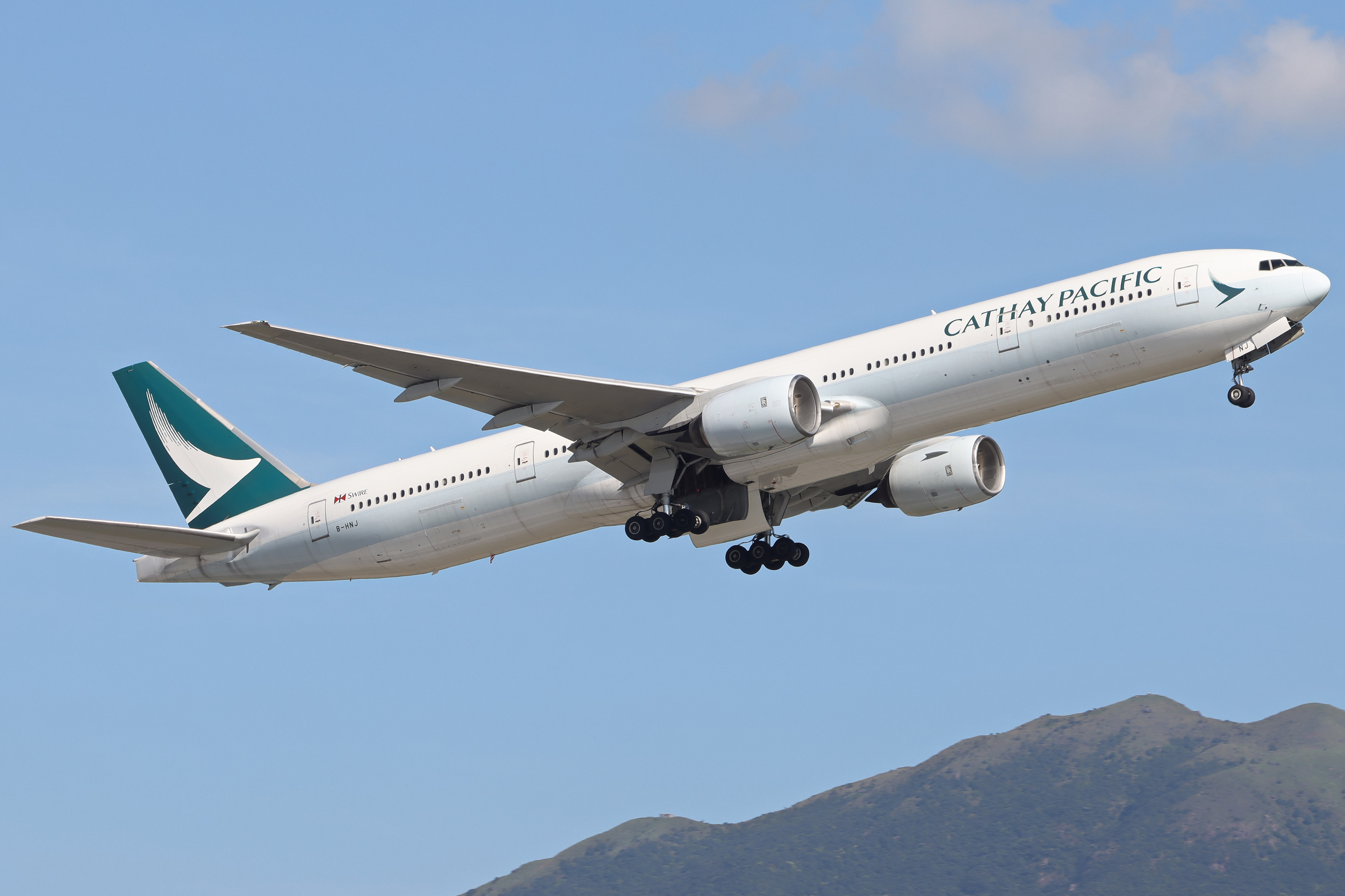 Full size: Cathay Pacific Boeing 777-300 B-HNJ at Hong Kong International Airport