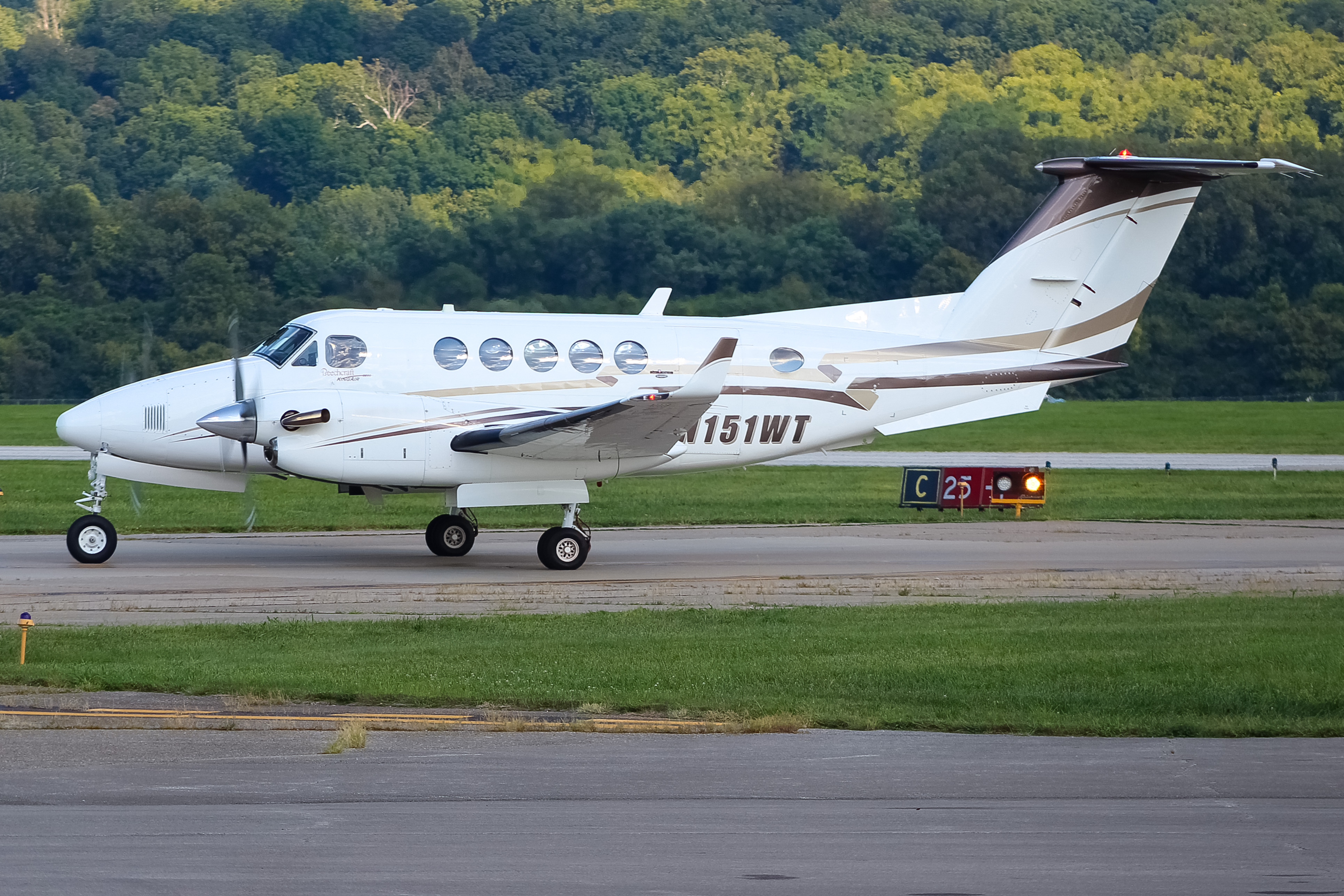 Full size: PRIVATE Beechcraft B200 N151WT at Cincinnati Municipal Airport/Lunken Field