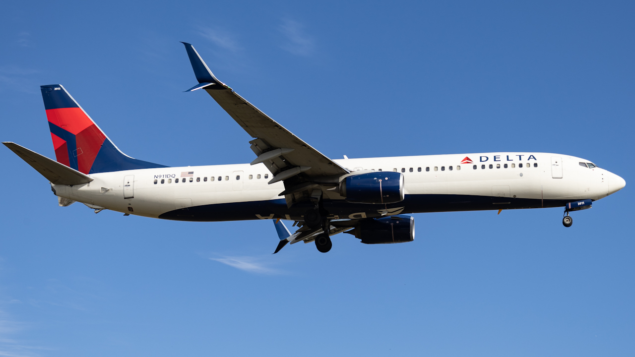 Full size: Delta Airlines  Boeing 737-900ER N911DQ at Tampa International Airport