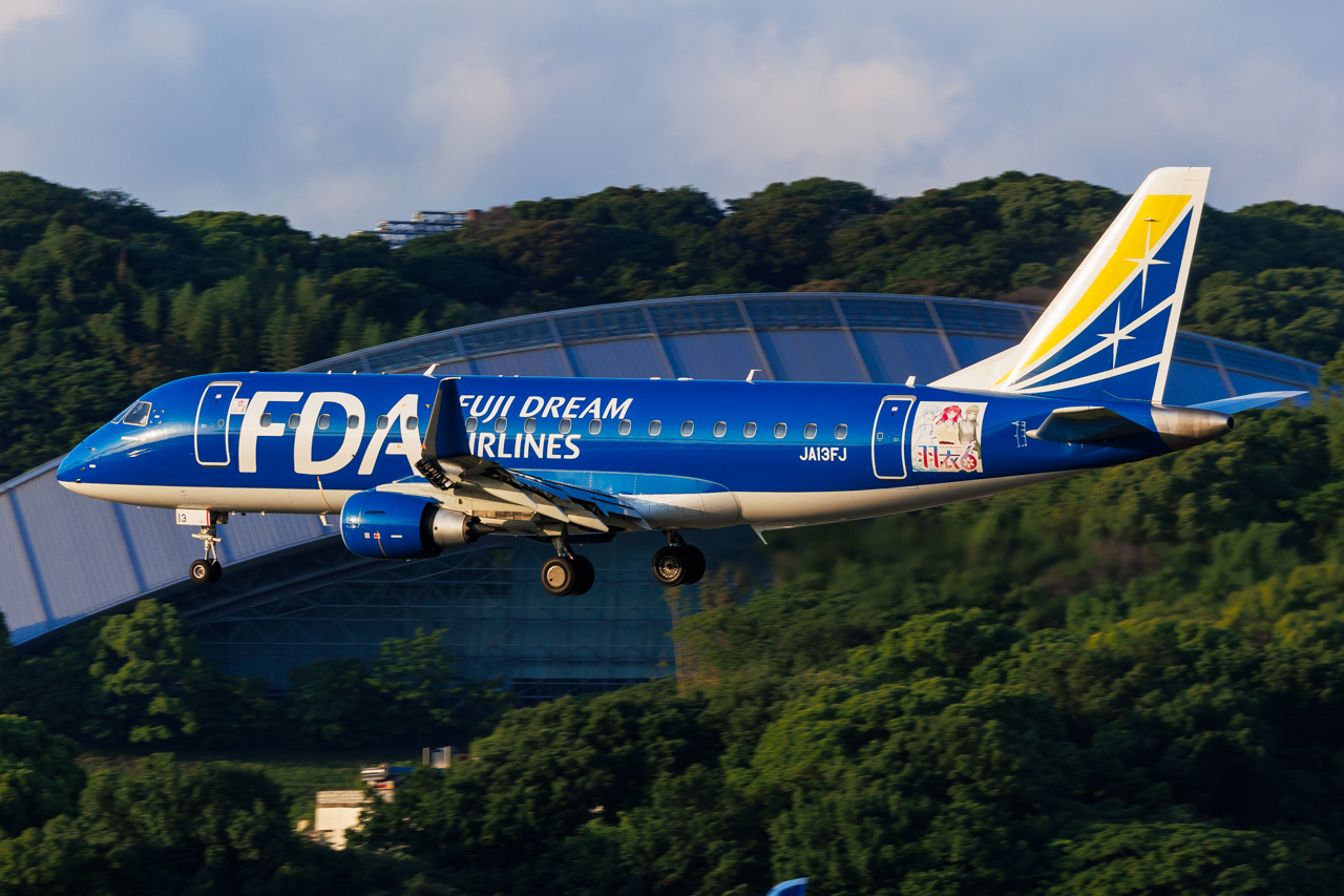 Full size: Fuji Dream Airlines Embraer E175 JA13FJ at Fukuoka Airport