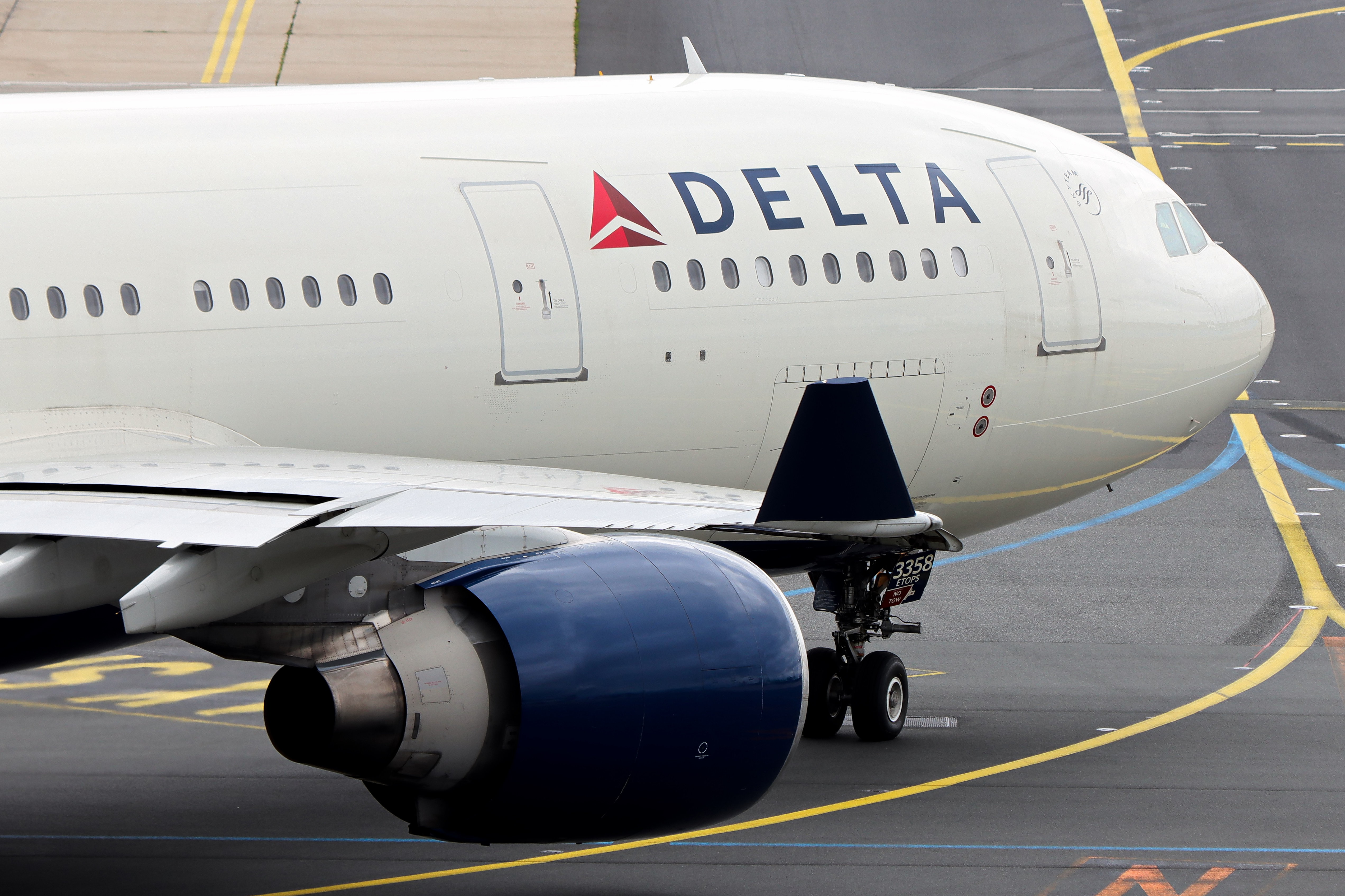 Full size: Delta Airlines Airbus A330-200 N858NW at Frankfurt International Airport