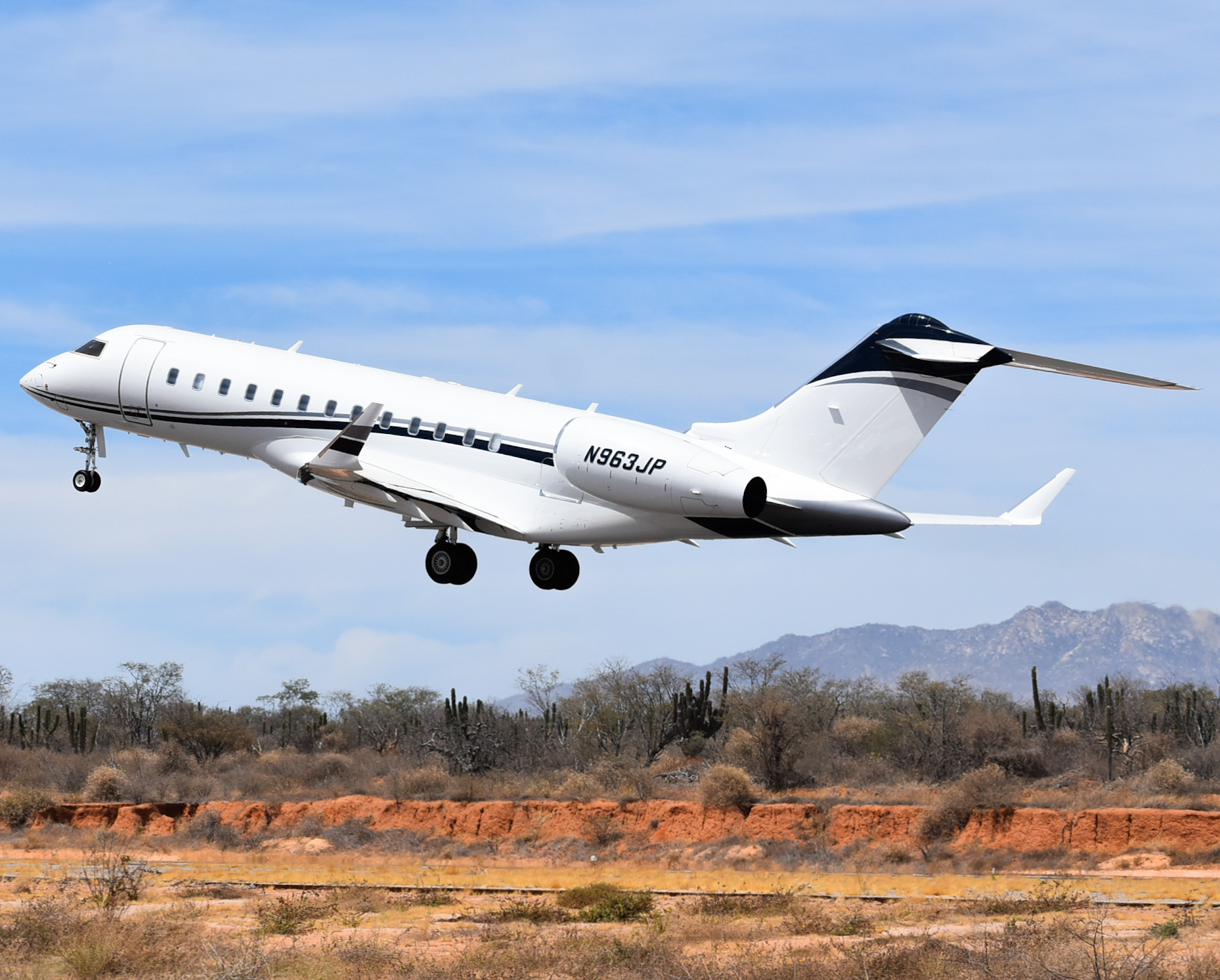 Full size: PRIVATE Bombardier Global Express XRS N963JP at Aeropuerto de Cabo San Lucas Internacional