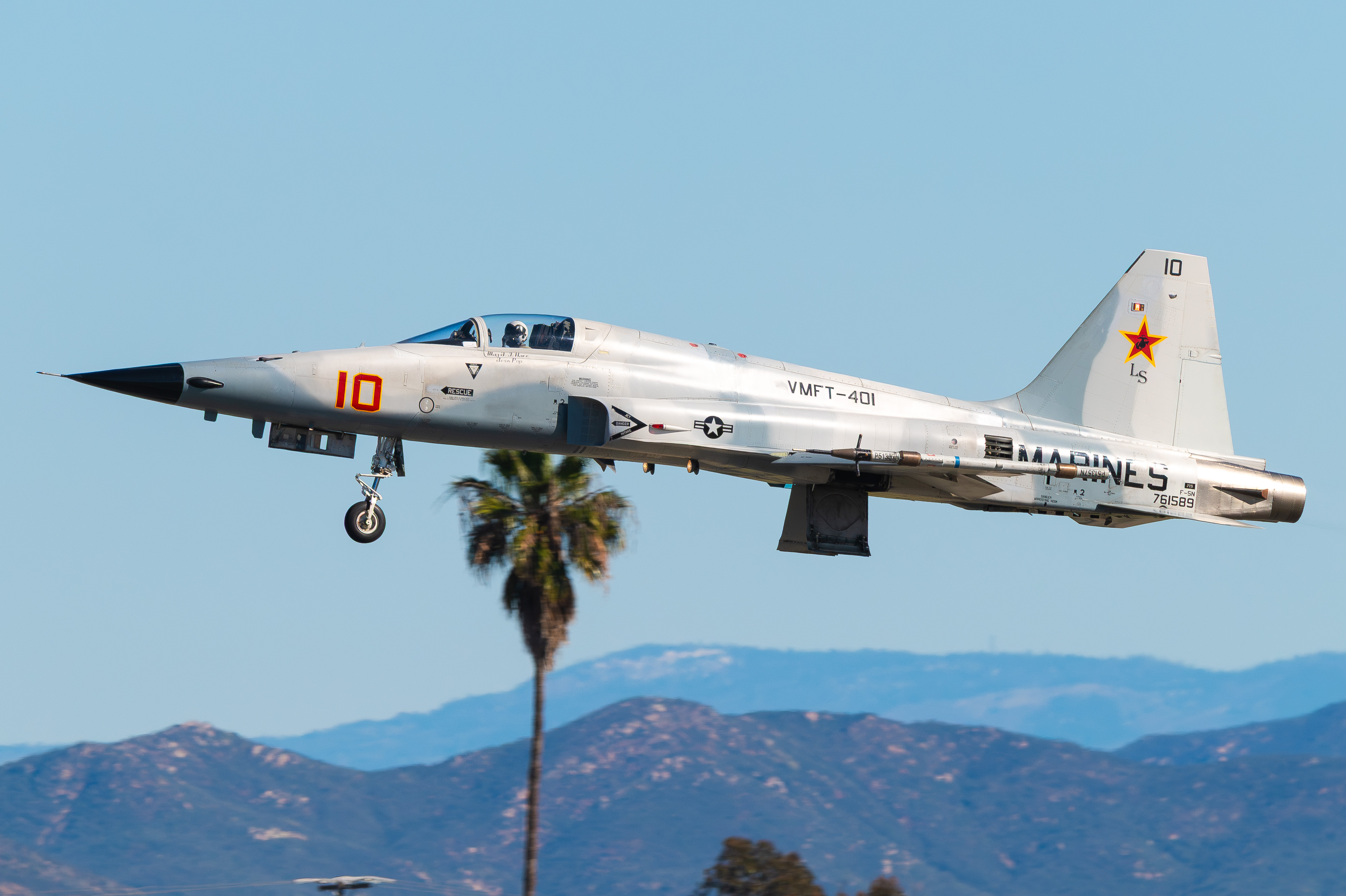 Full size: USMC - United States Marine Corp Northrop F-5N Tiger II 761589 at Brown Field Municipal Airport