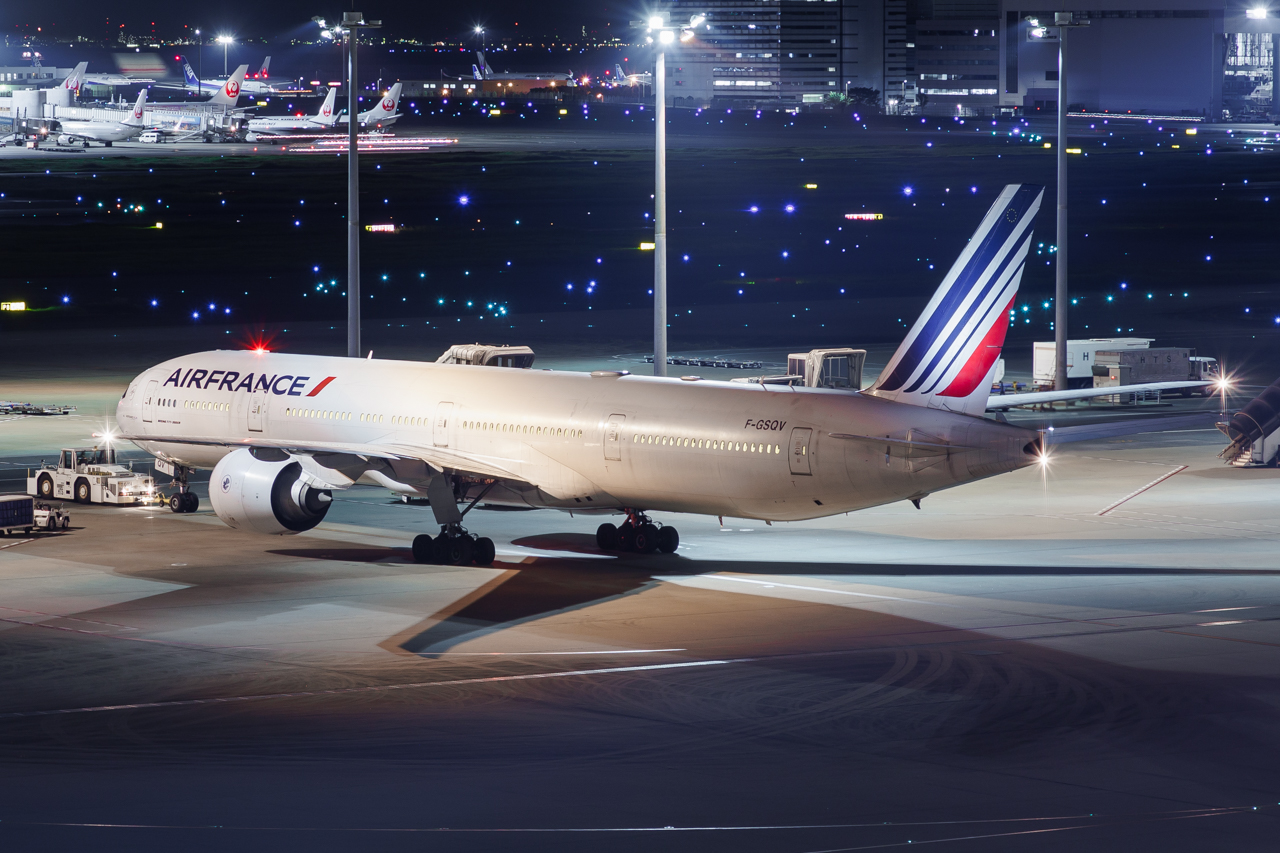 Full size: Air France  Boeing 777-300ER F-GSQV at Tokyo-Haneda Airport