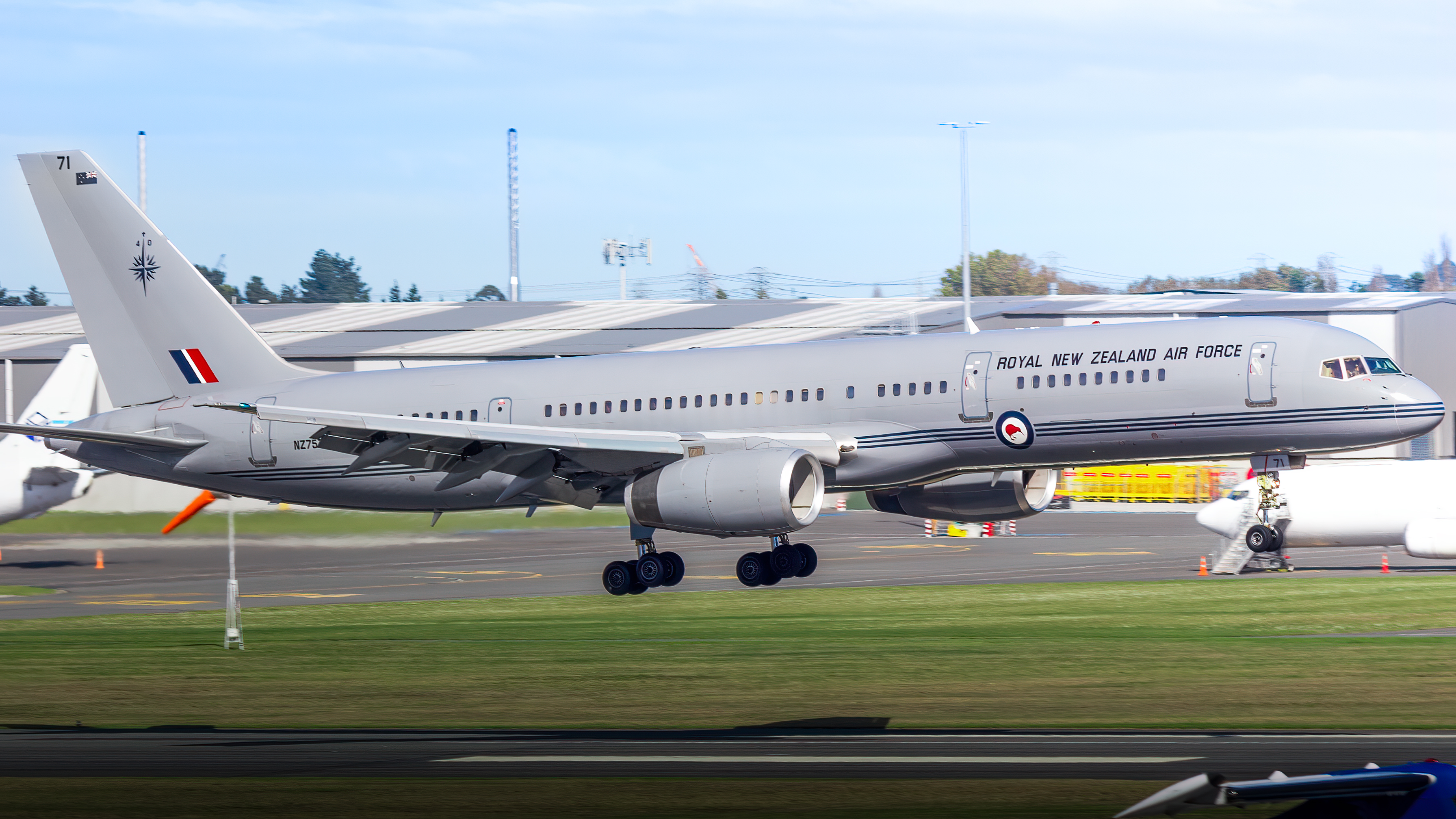 Full size: Royal New Zealand Air Force Boeing 757-200 NZ7571 at Christchurch International Airport