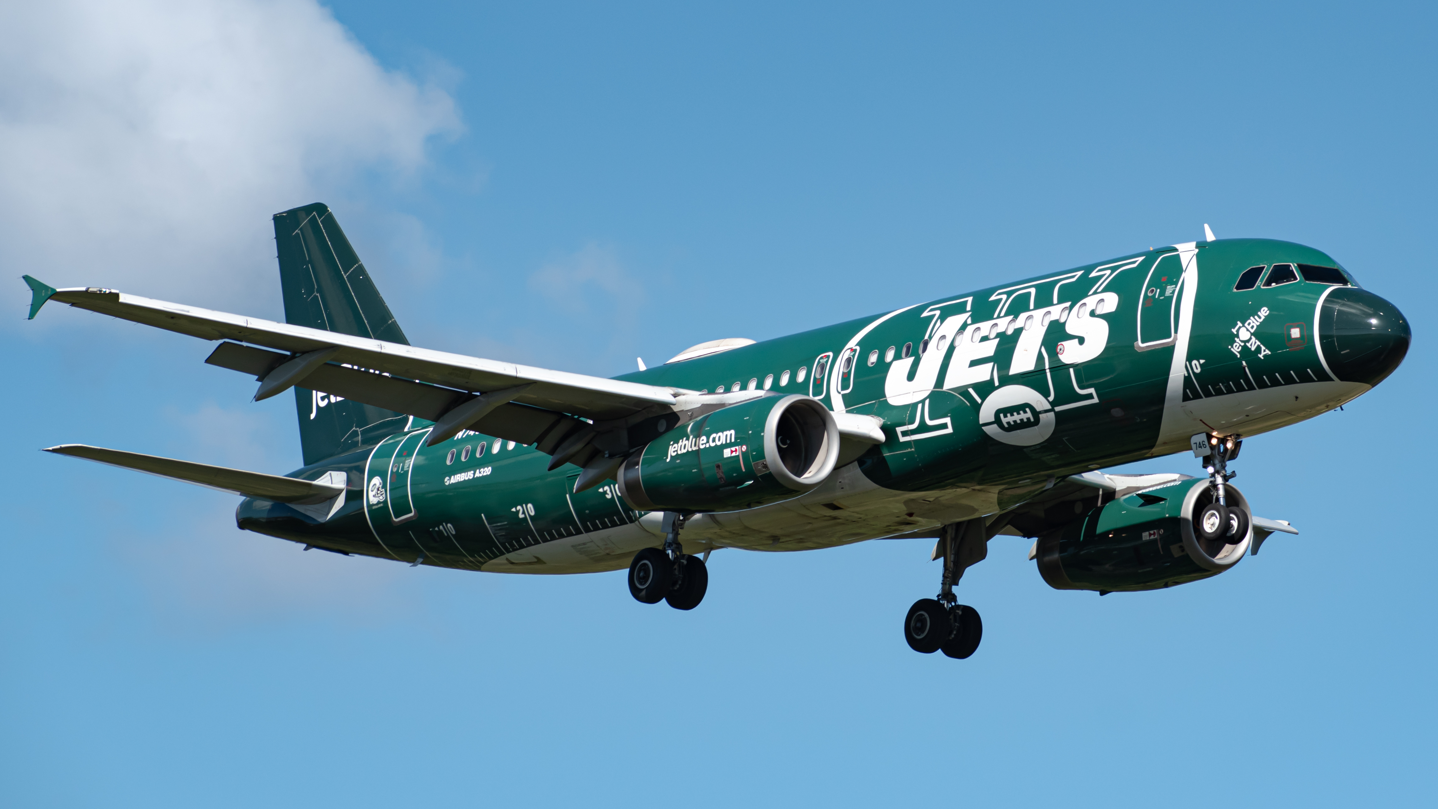 Full size: JetBlue Airways Airbus A320 N764JB at Nassau Lynden Pindling International Airport