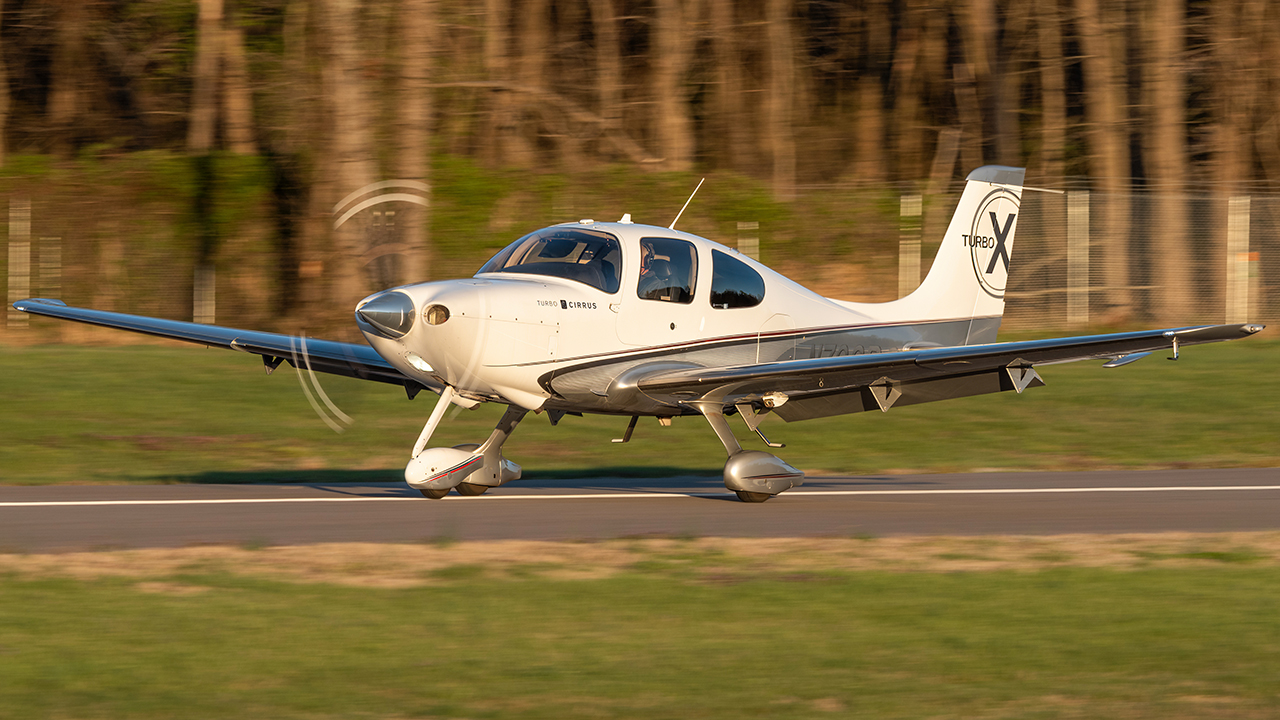 Full size: PRIVATE Cirrus SR-22 N792PG at College Park Airport