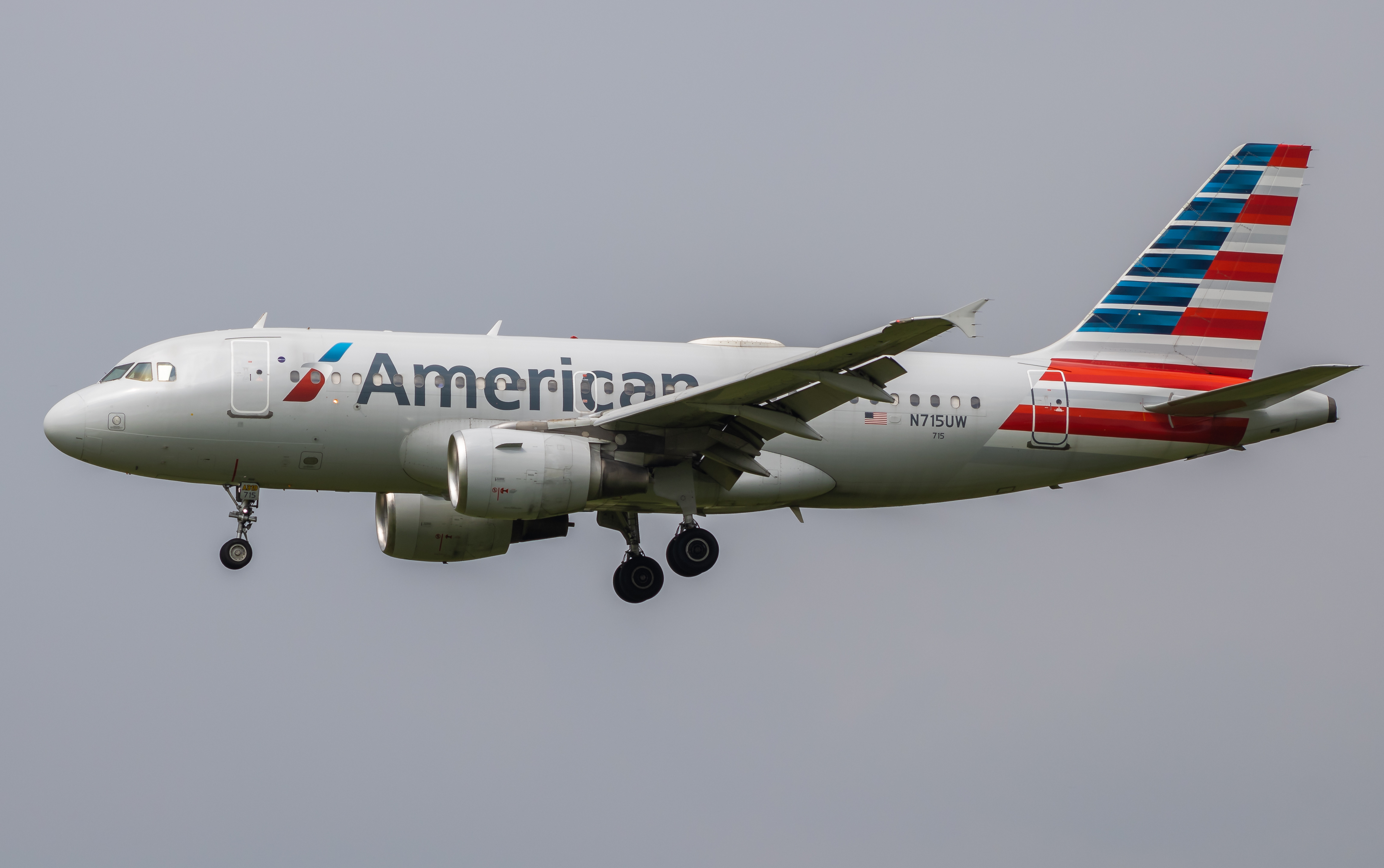 Full size: American Airlines Airbus A319 N715UW at Philadelphia International Airport