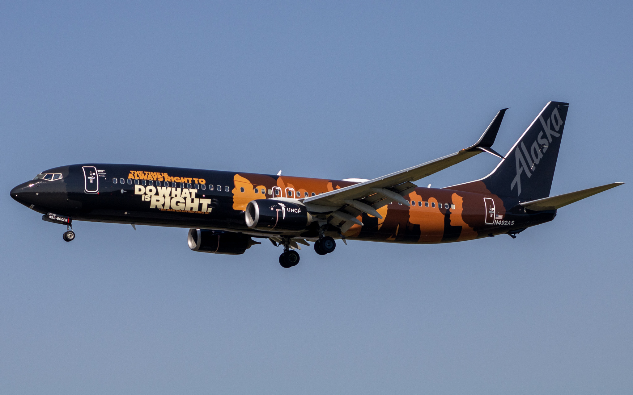 Full size: Alaska Airlines Boeing 737-900ER N492AS at Baltimore/Washington International Thurgood Marshall Airport