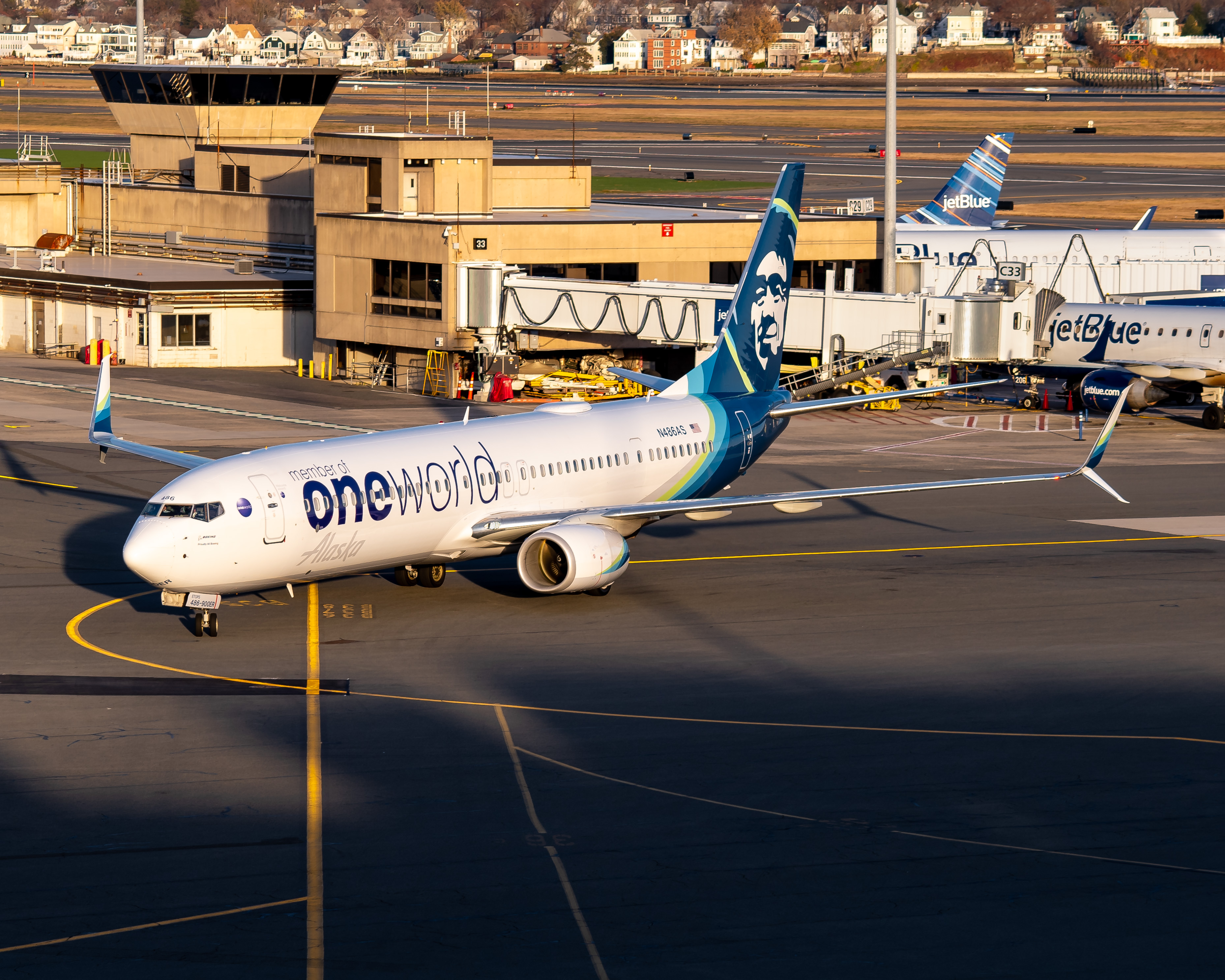 Full size: Alaska Airlines Boeing 737-900ER N486AS at General Edward Lawrence Logan International Airport