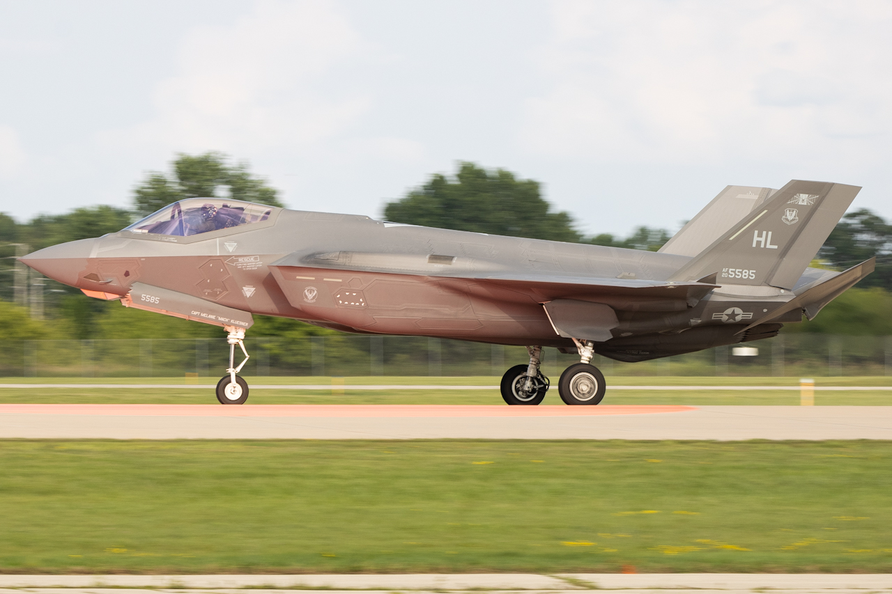 Full size: USAF - United States Air Force Lockheed Martin F-35 Lightning 20-5585 at Wittman Regional Airport
