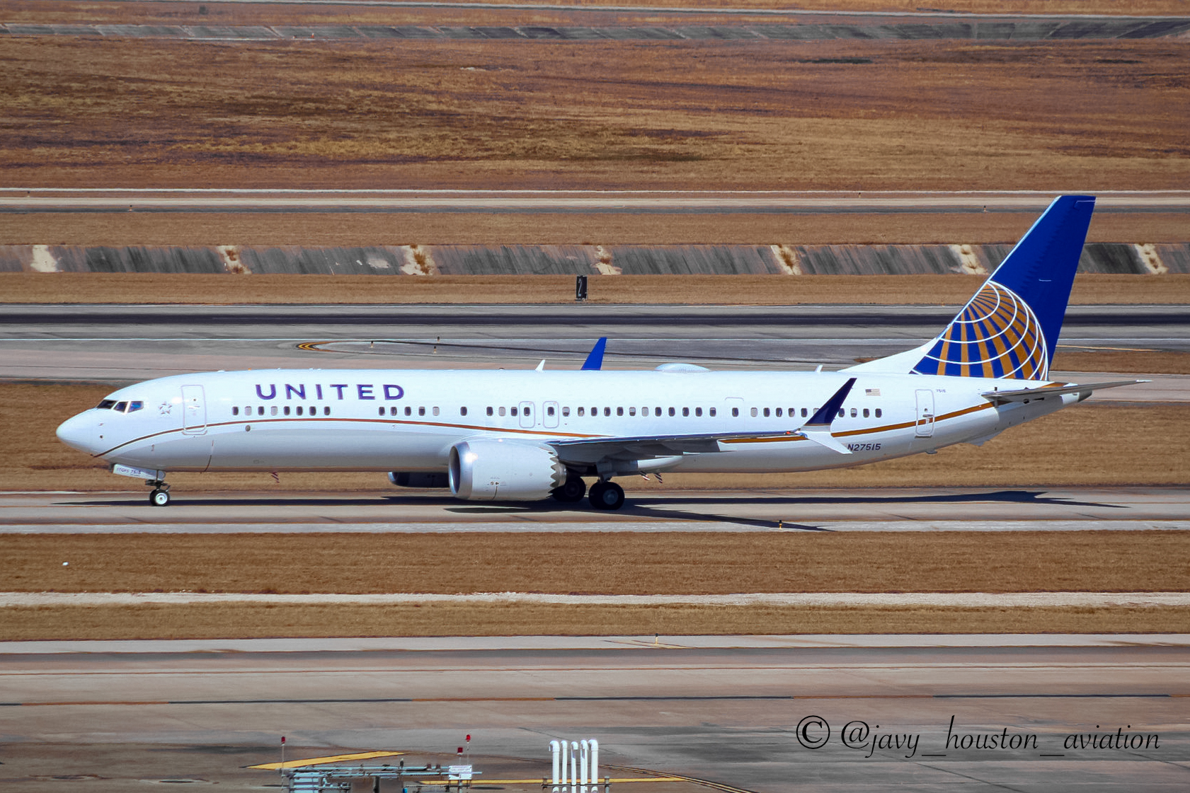 Full size: United Airlines Boeing 737 MAX 9 N27515 at Houston-George Bush Intercontinental Airport