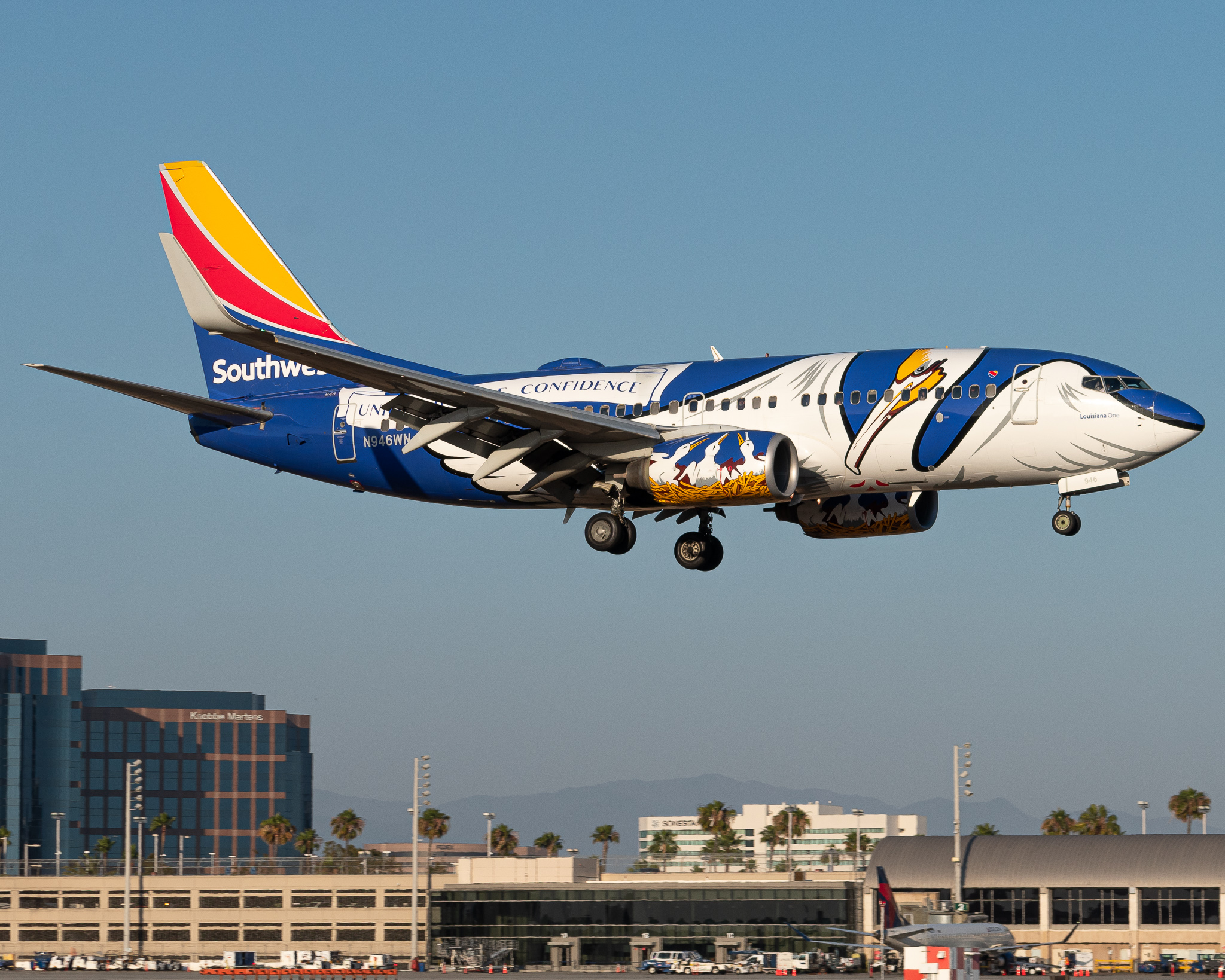 Full size: Southwest Airlines Boeing 737-700 N946WN at John Wayne/Orange County Airport