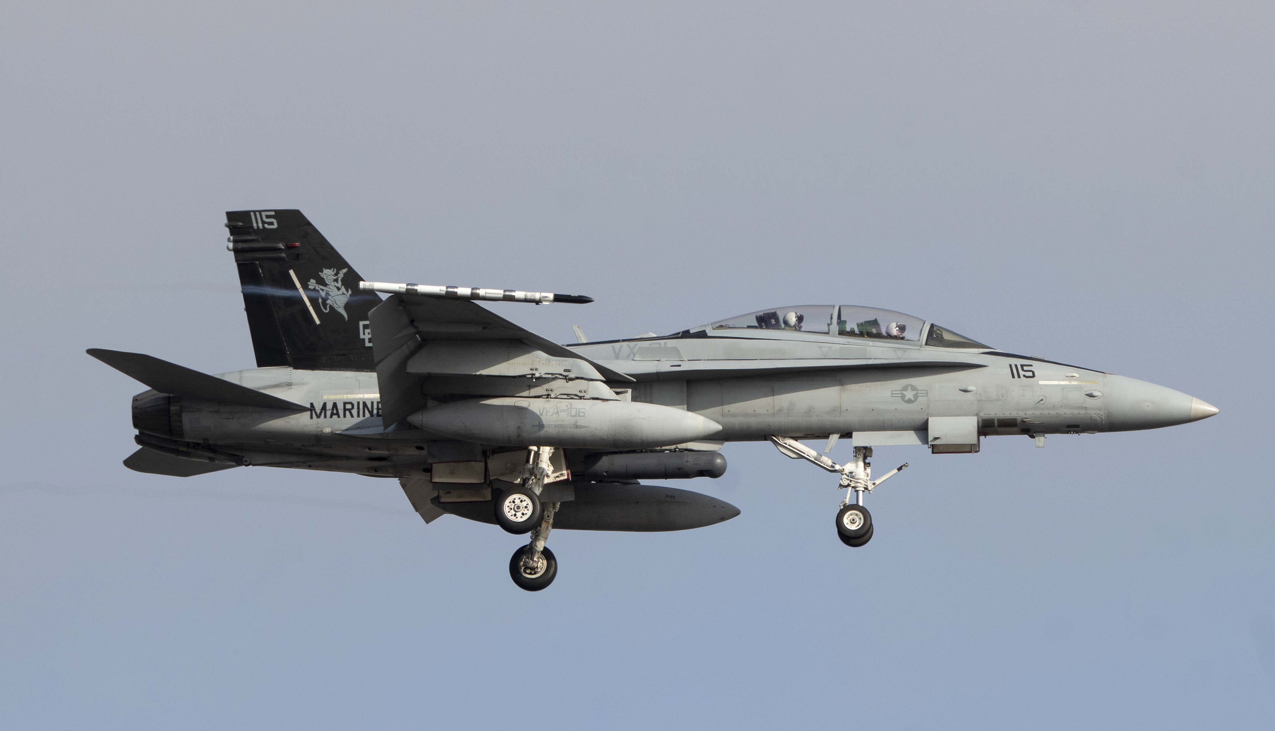 Full size: USN - United States Navy McDonnel Douglas F/A-18 Hornet 165680 at Point Mugu NAS