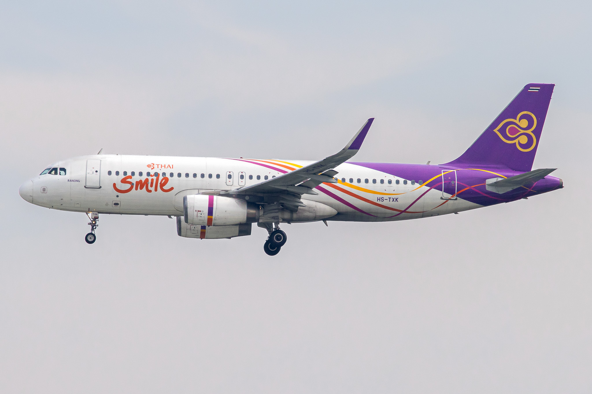 Full size: Thai Smile Airbus A320 HS-TXK at Tan Son Nhat International Airport