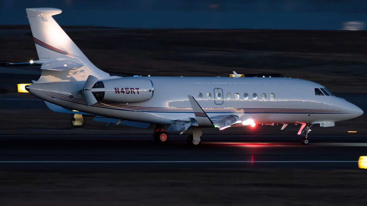 Full size: Raytheon Technologies Dassault Falcon 2000EX N45RT at Ronald Reagan National Airport