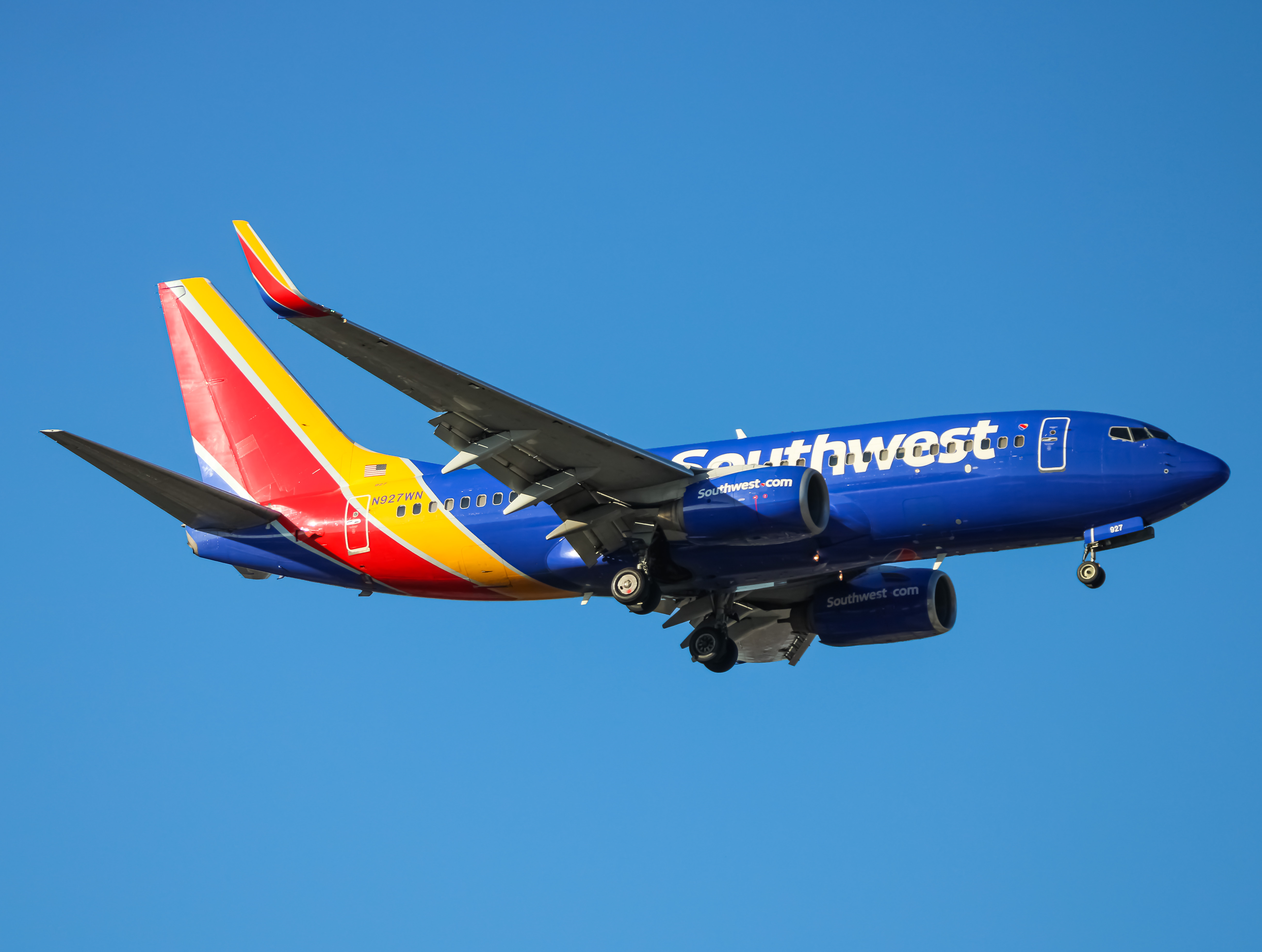 Full size: Southwest Airlines Boeing 737-700 N927WN at Baltimore/Washington International Thurgood Marshall Airport