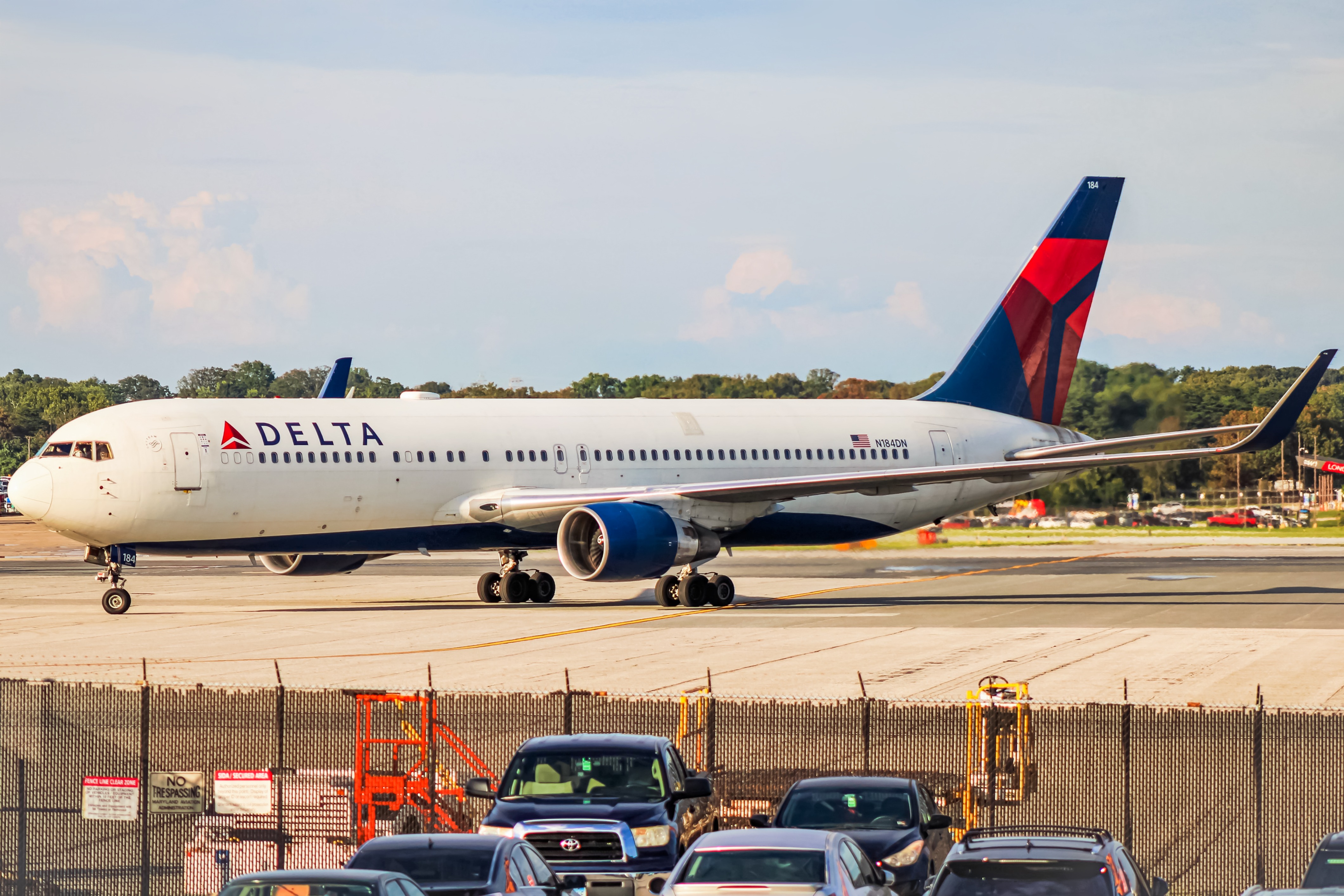Full size: Delta Airlines Boeing 767-300ER N184DN at Baltimore/Washington International Thurgood Marshall Airport