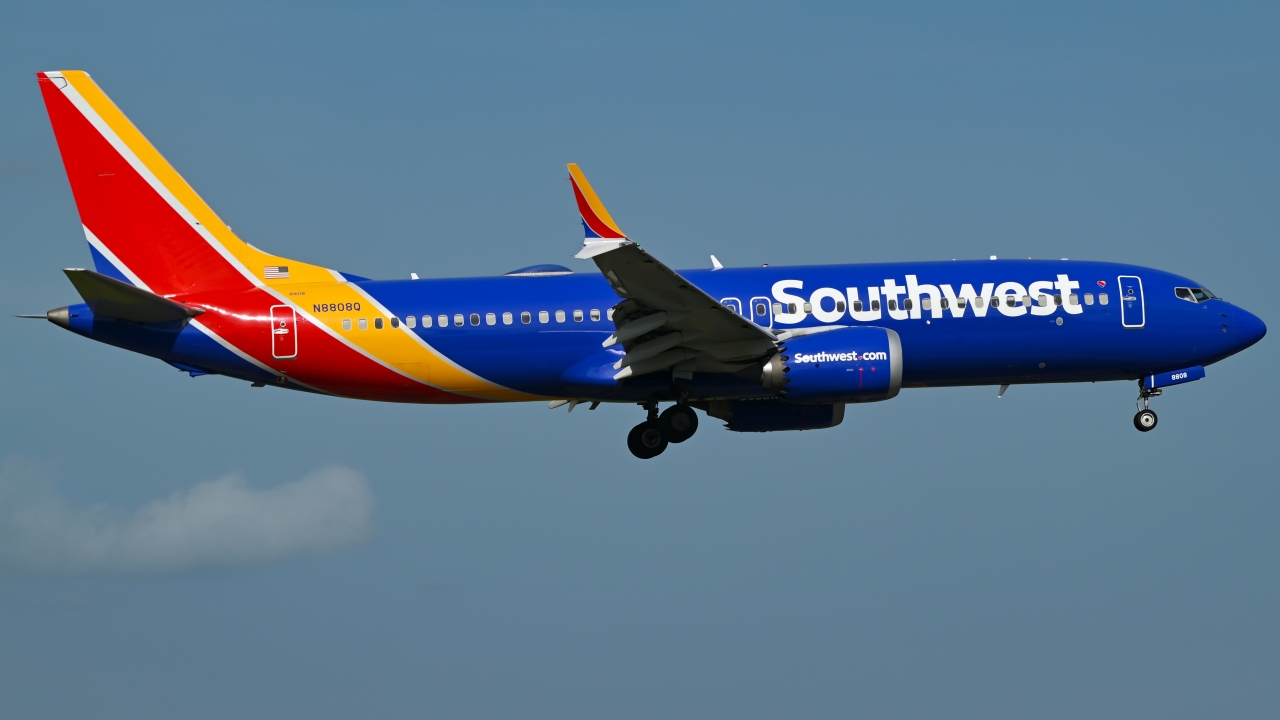 Full size: Southwest Airlines Boeing 737 MAX 8 N8808Q at Orlando International Airport