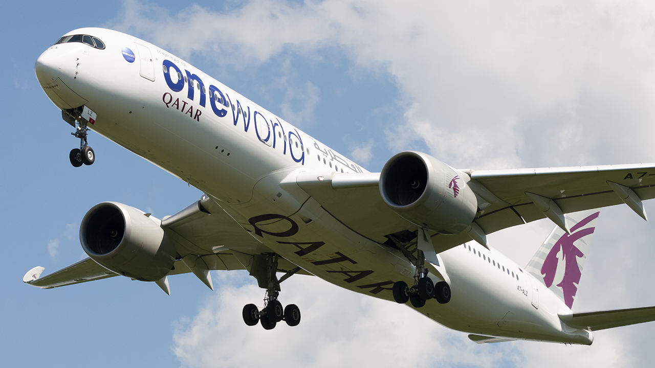 Full size: Qatar Airways Airbus A350-900 A7-ALZ at Washington Dulles International Airport