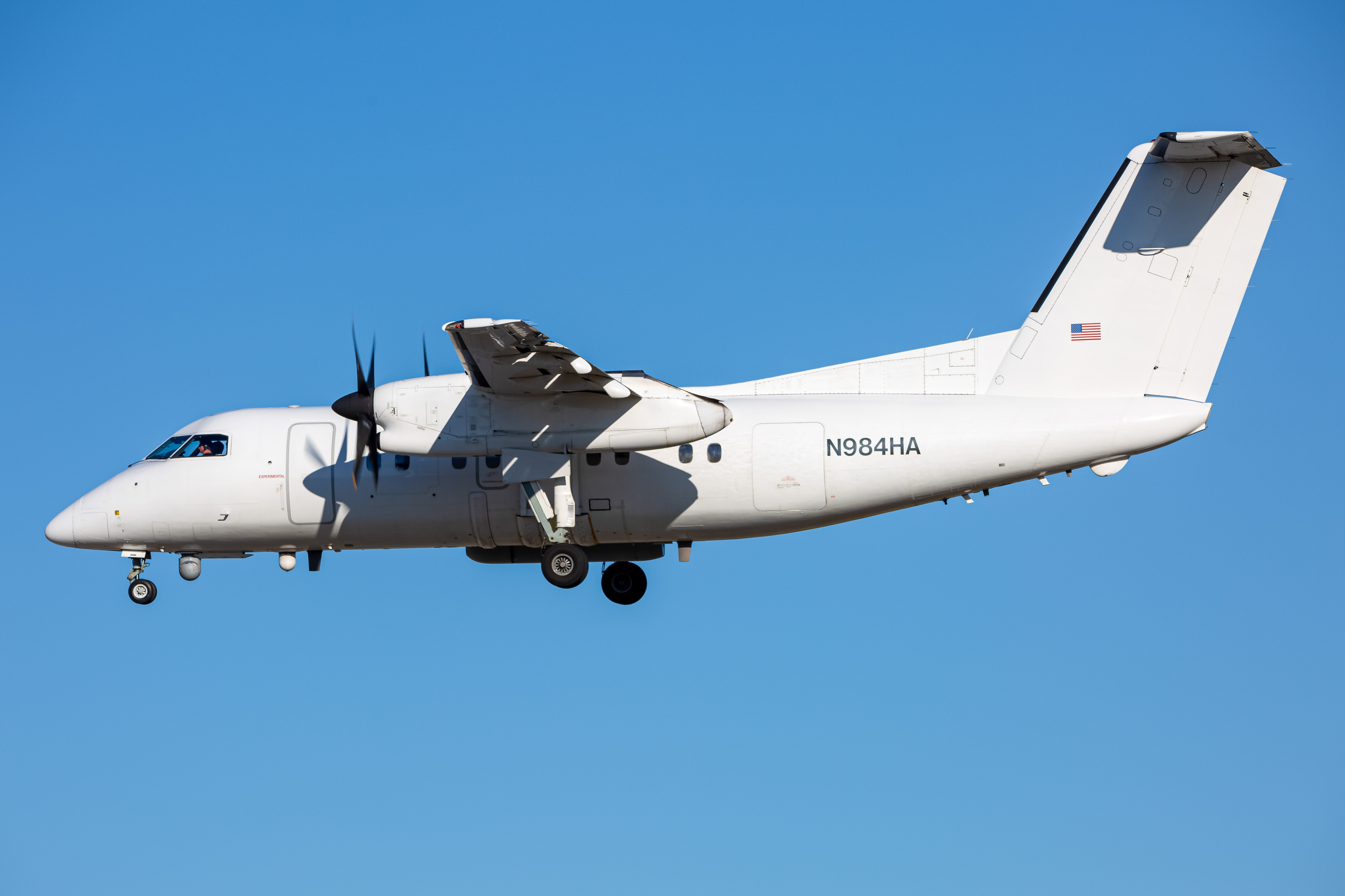 Full size: Northrop Grumman De Havilland Dash-8 q100 N984HA at Baltimore/Washington International Thurgood Marshall Airport