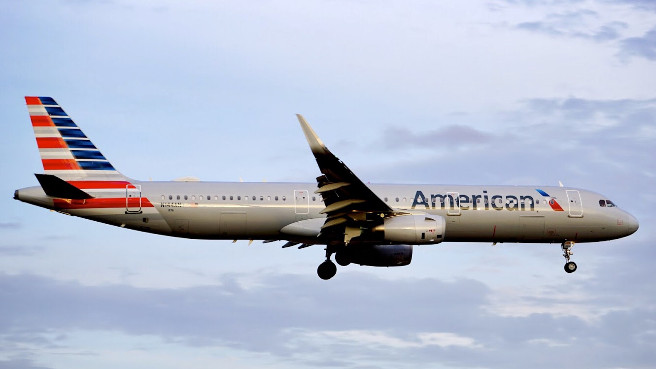 Full size: American Airlines Airbus A321-200 N144AN at Dallas-Fort Worth International Airport