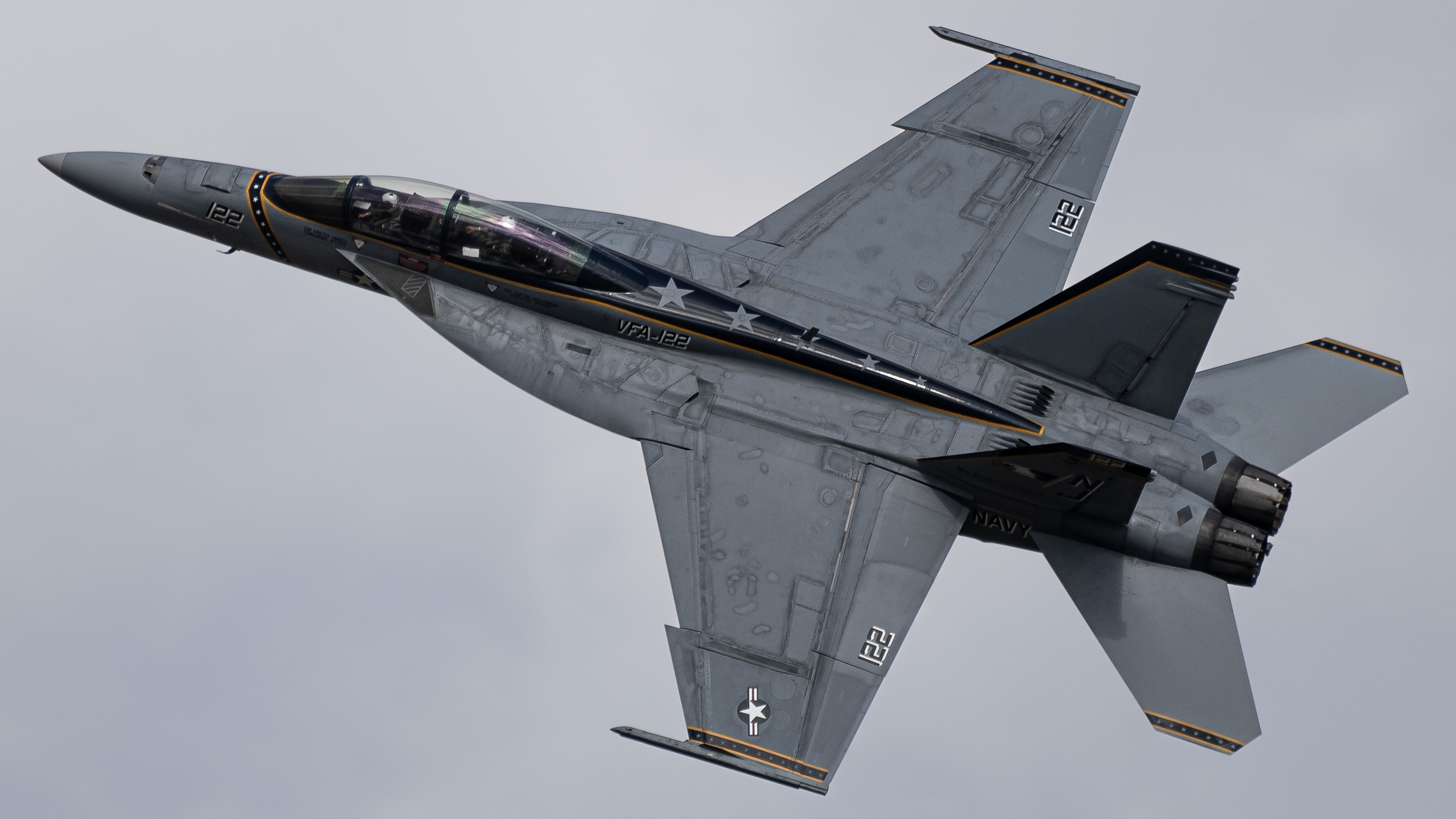 Full size: USN - United States Navy Boeing F/A-18E/F Super Hornet 165926 at Wittman Regional Airport