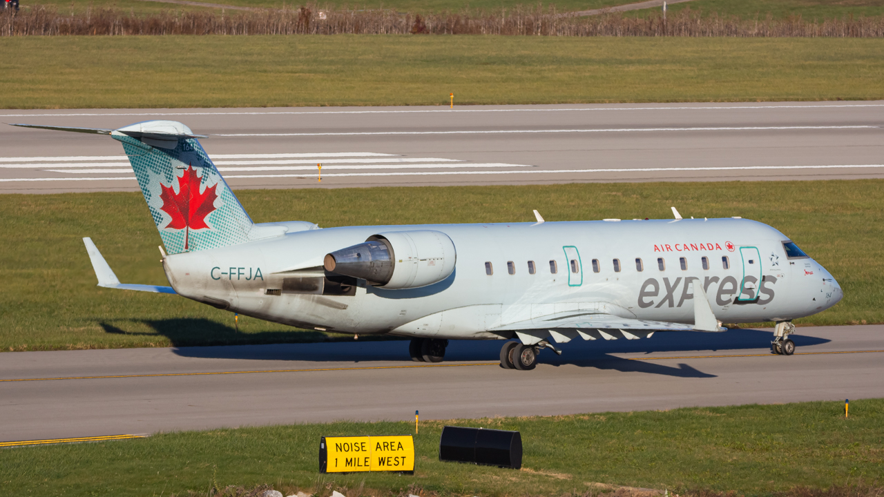 Full size: Air Canada Express Mitsubishi CRJ-200 C-FFJA at John Glenn Columbus International Airport