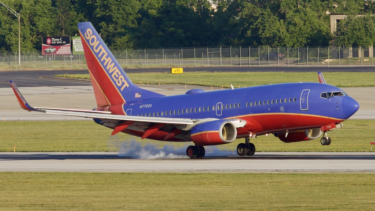 Full size: Southwest Airlines Boeing 737-700 N7702A at John Glenn Columbus International Airport