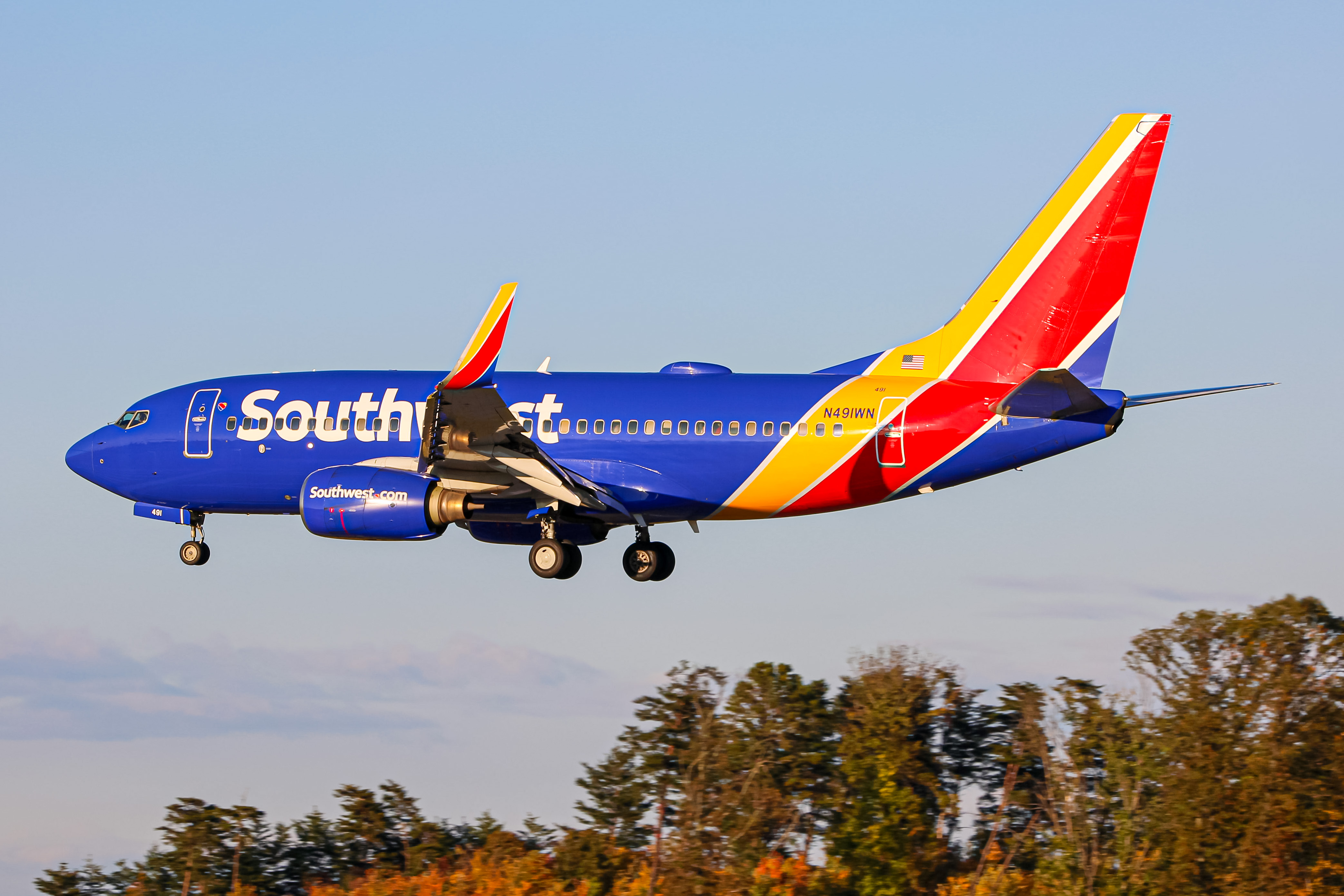 Full size: Southwest Airlines Boeing 737-700 N491WN at Baltimore/Washington International Thurgood Marshall Airport