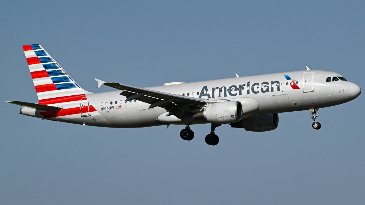 Full size: American Airlines Airbus A320 N104UW at Dallas-Fort Worth International Airport