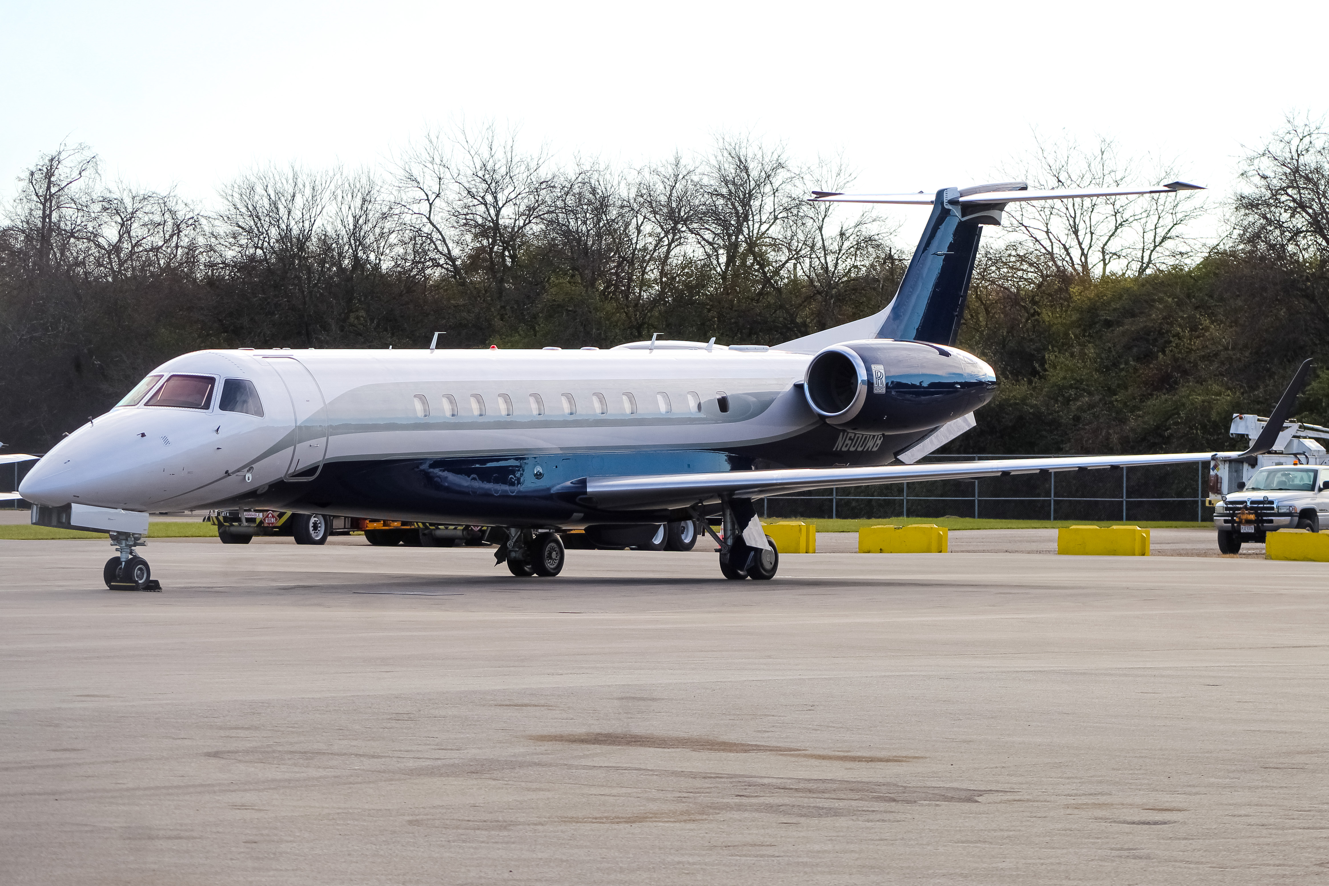 Full size: PRIVATE Embraer Legacy 600 N600WB at Cincinnati Municipal Airport/Lunken Field