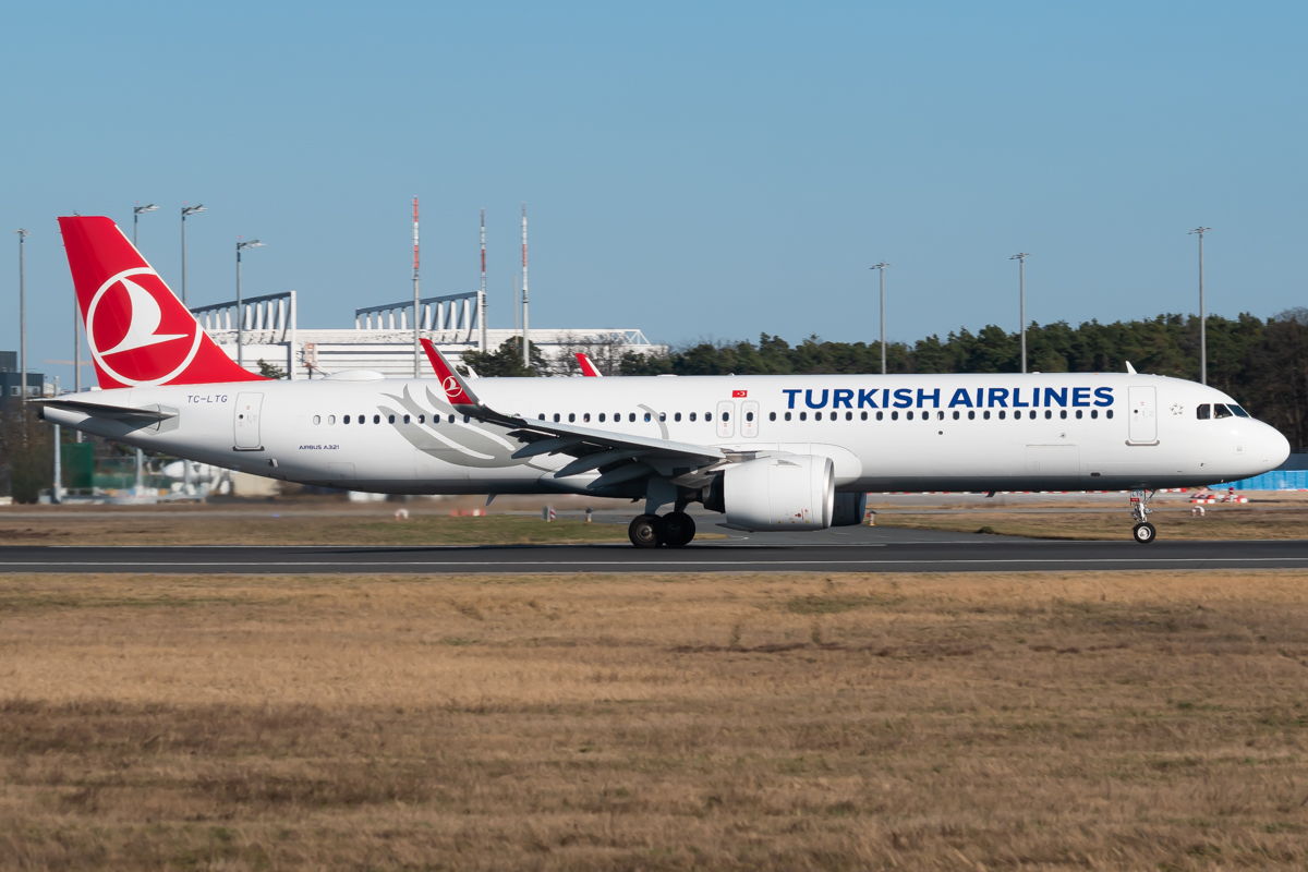 Full size: Turkish Airlines Airbus A321-200 TC-LTG at Frankfurt International Airport