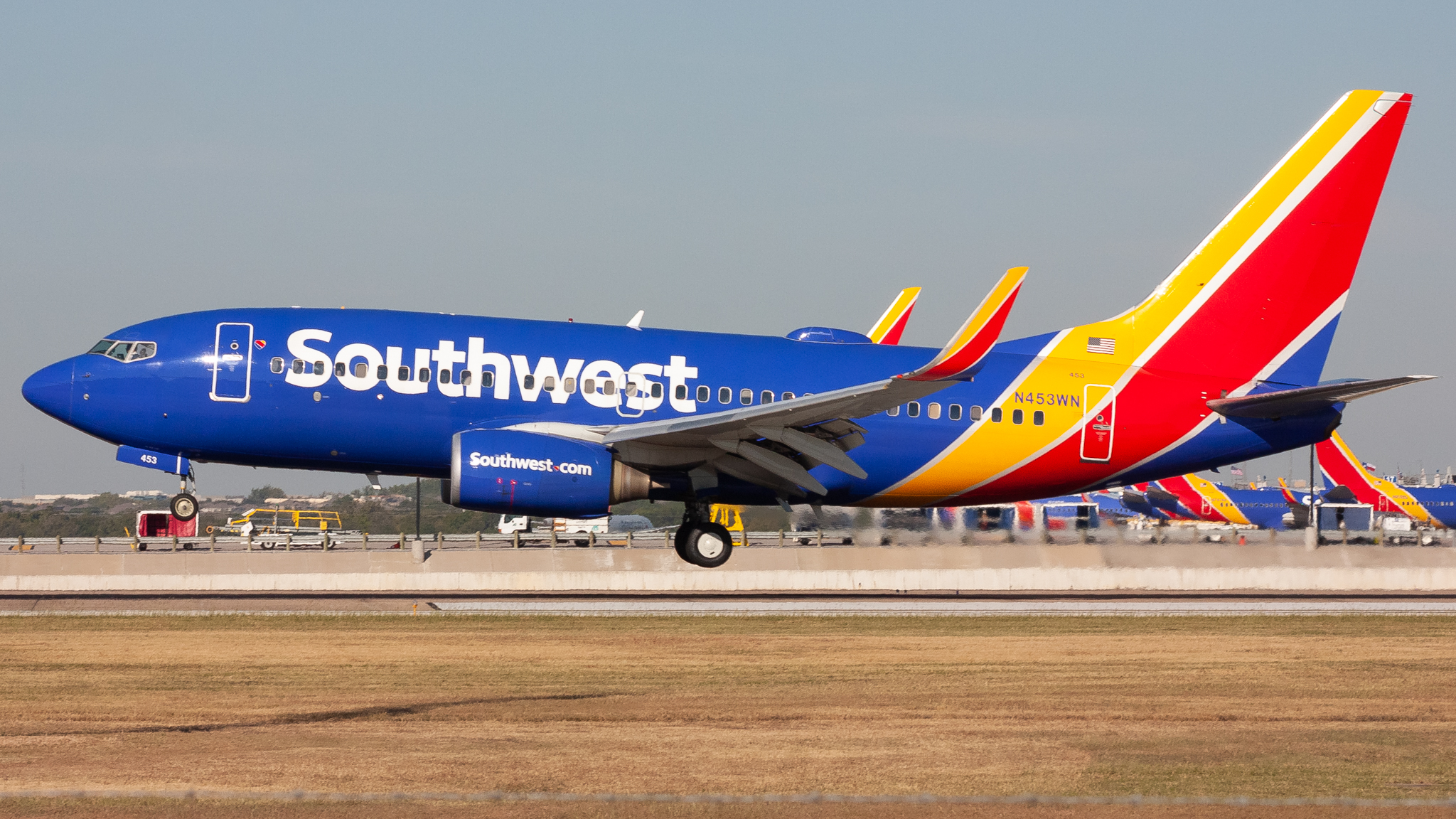Full size: Southwest Airlines Boeing 737-700 N453WN at Austin-Bergstrom International Airport
