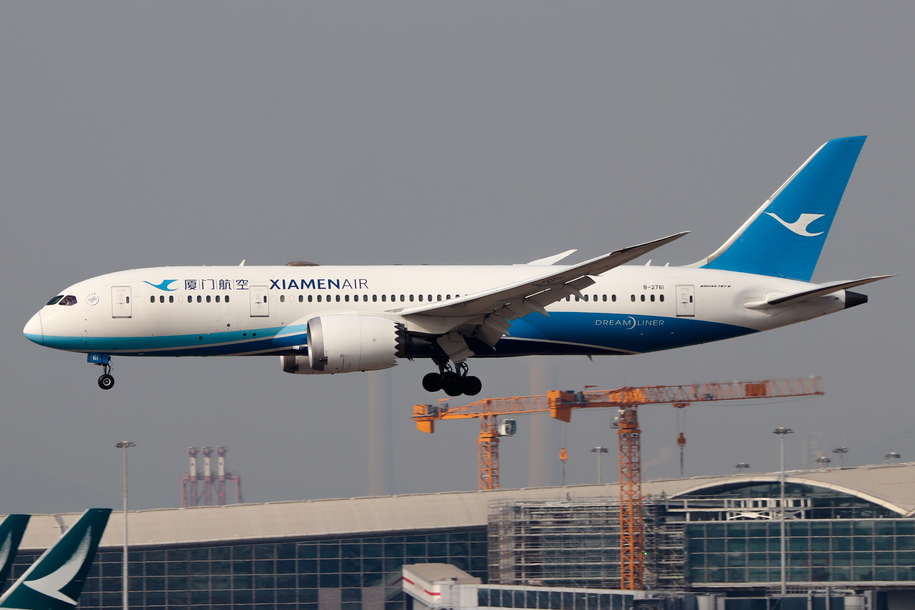 Full size: Xiamen Air Boeing 787-8 B-2761 at Hong Kong International Airport