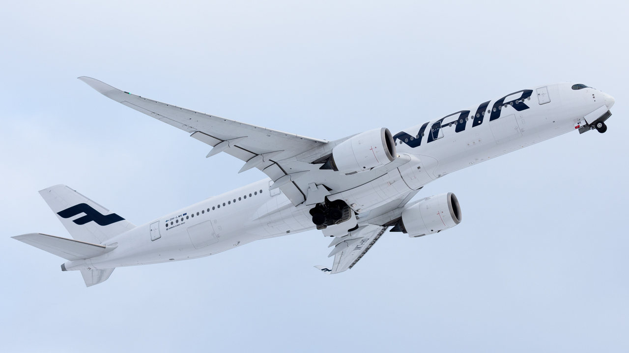 Full size: Finnair Airbus A350-900 OH-LWK at Helsinki Vantaa Airport