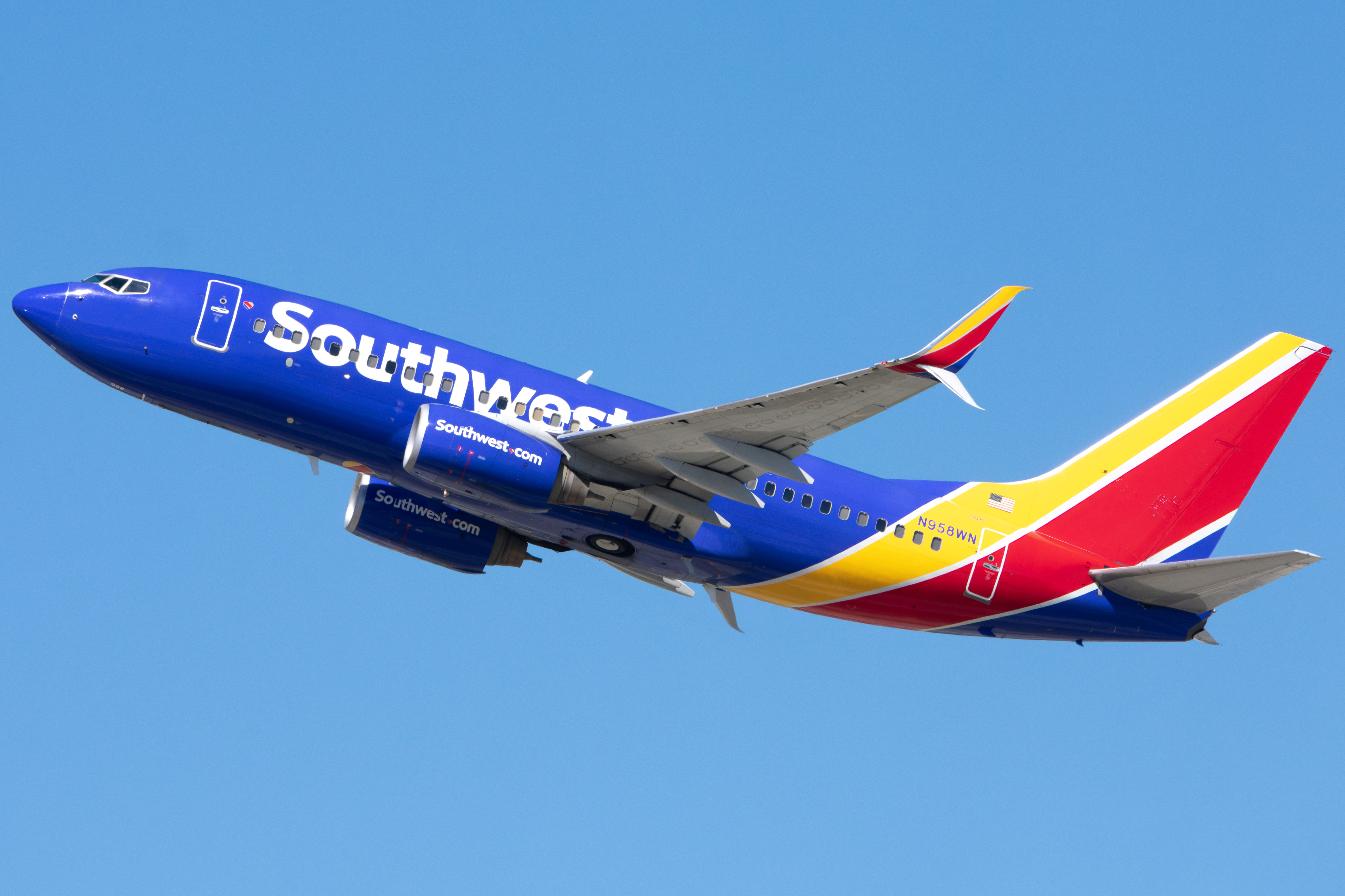 Full size: Southwest Airlines Boeing 737-700 N958WN at Norman Y Mineta San Jose International Airport