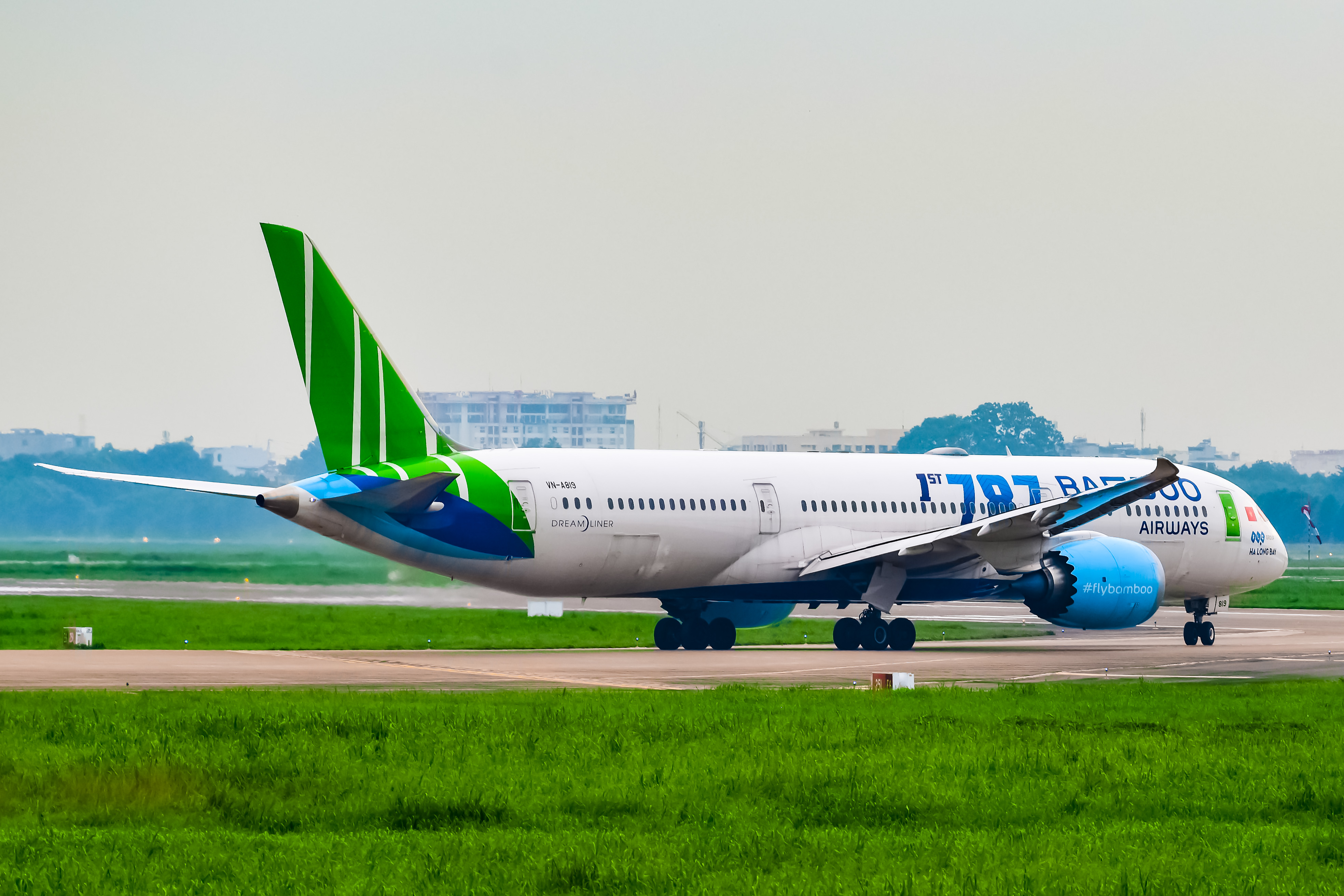Full size: Bamboo Airways Boeing 787-9 VN-A819 at Tan Son Nhat International Airport