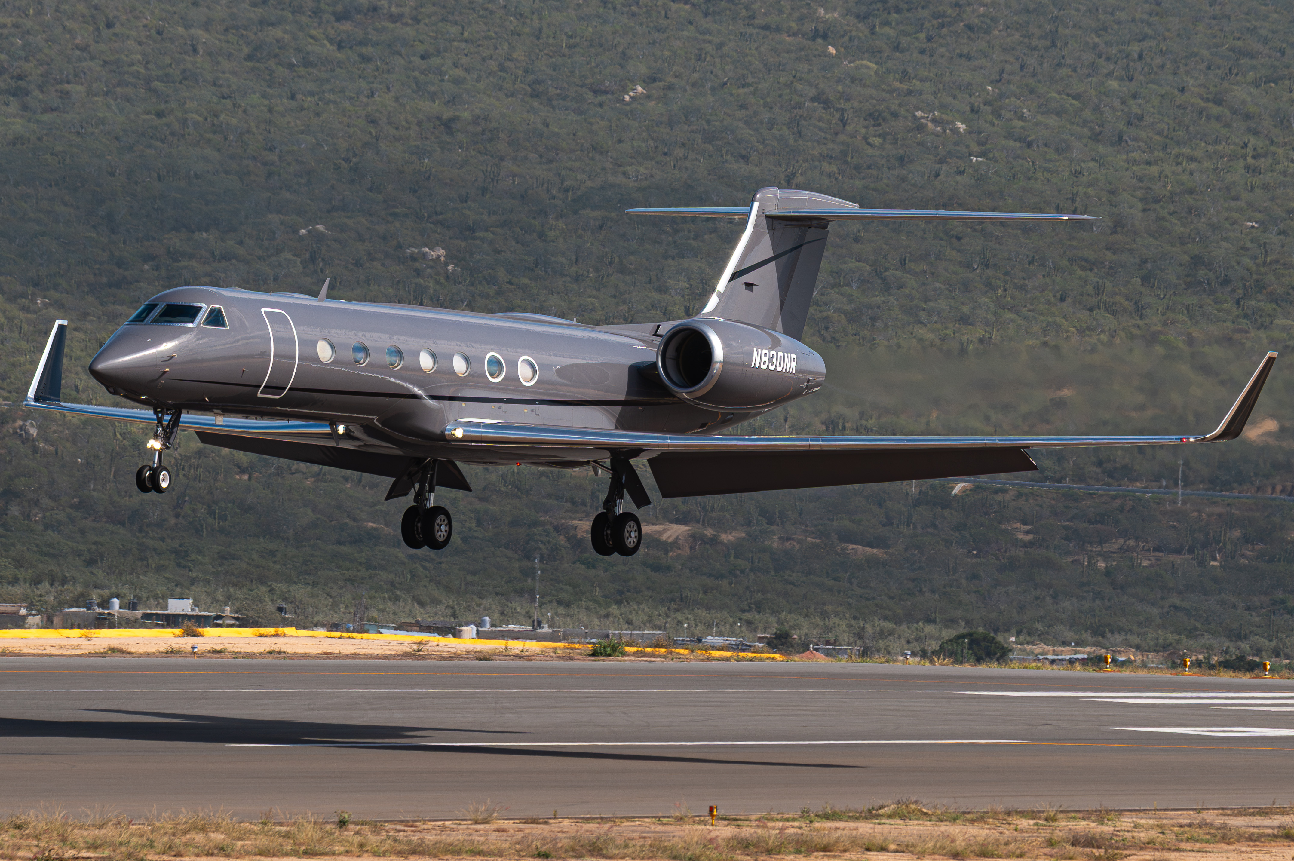 Full size: PRIVATE Gulfstream G550 N830NR at Aeropuerto de Cabo San Lucas Internacional