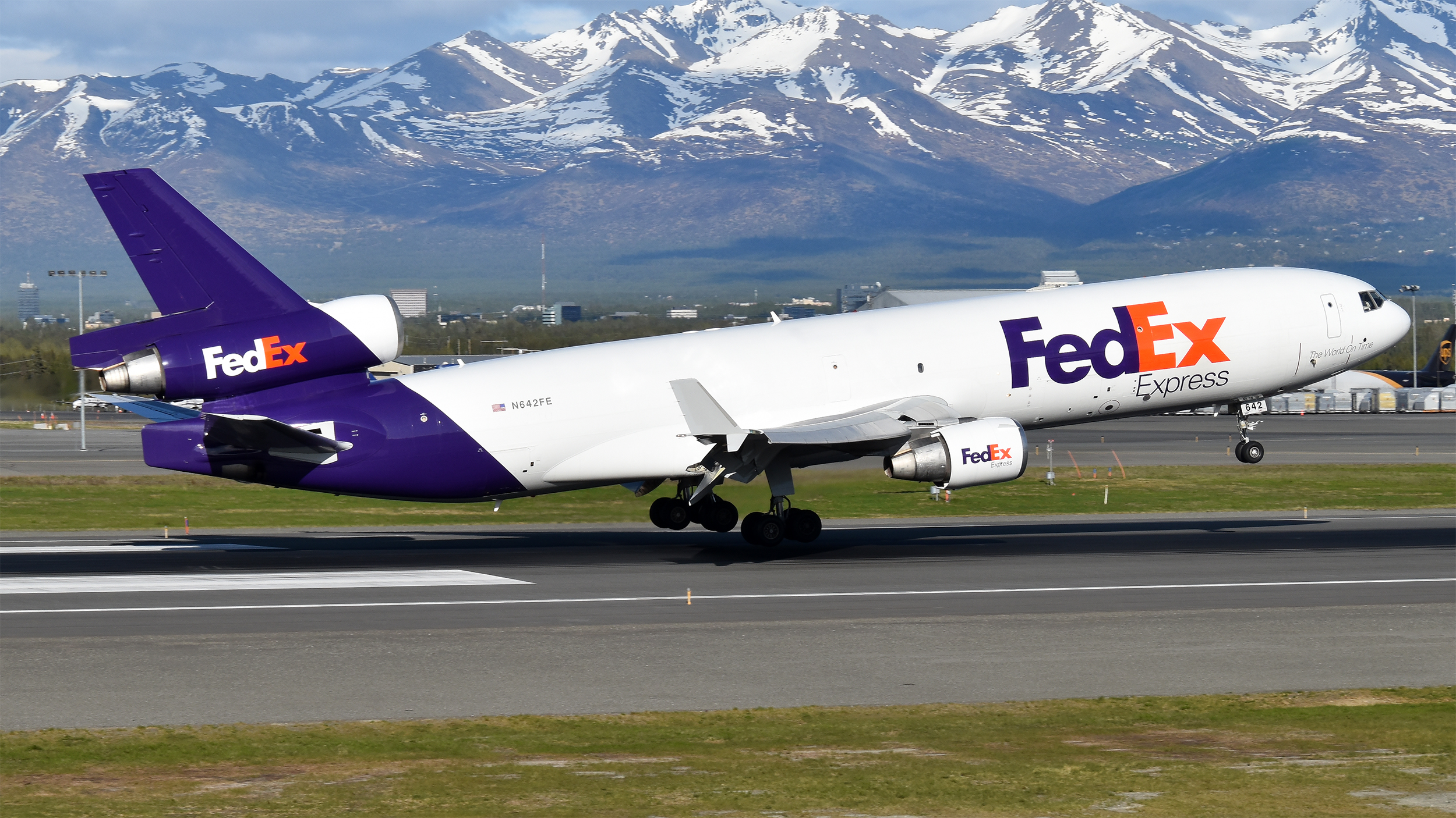 Full size: FedEx McDonnell Douglas MD-11F N642FE at Anchorage Ted Stevens International Airport