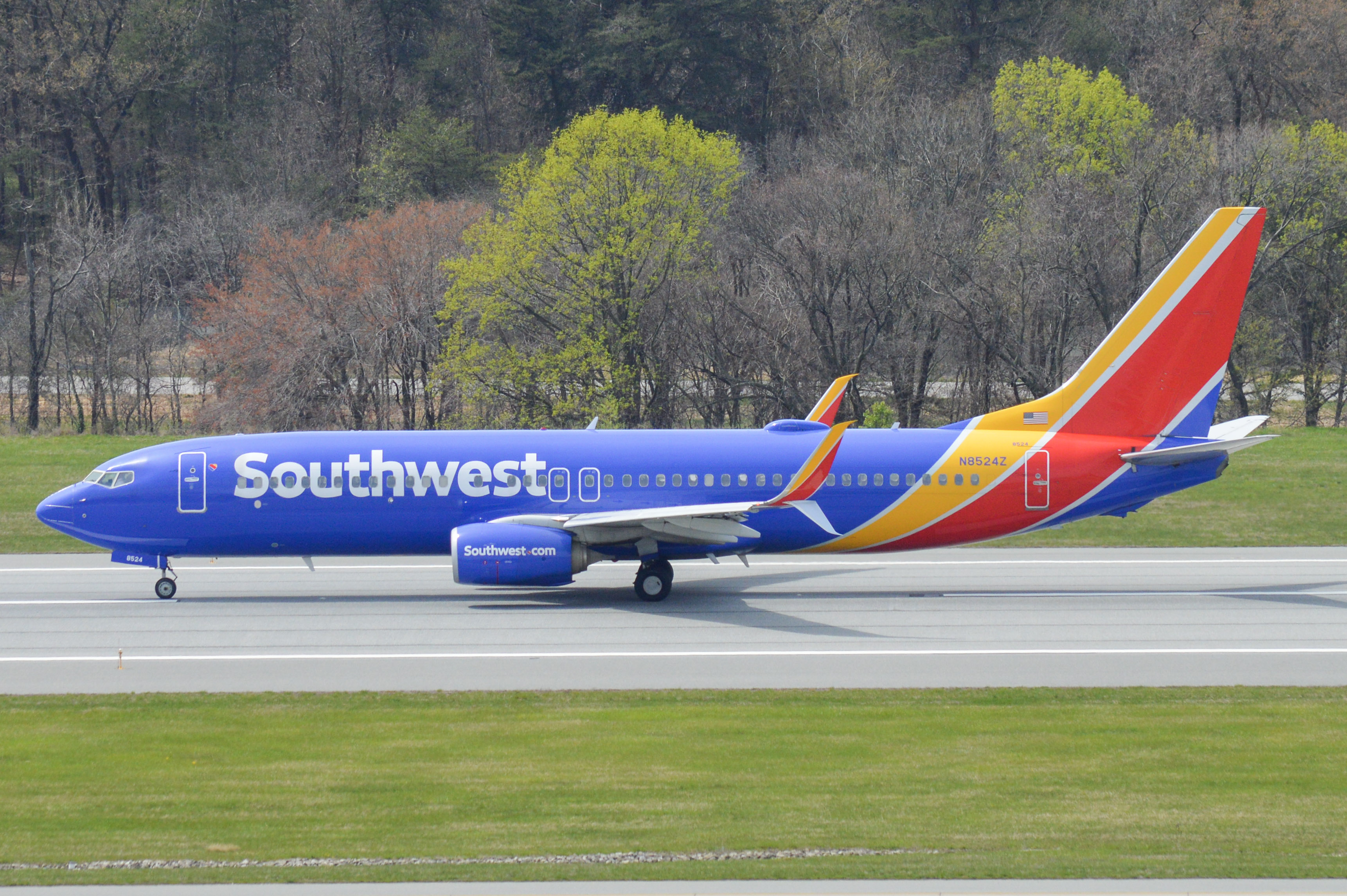 Full size: Southwest Airlines Boeing 737-800 N8524Z at Baltimore/Washington International Thurgood Marshall Airport
