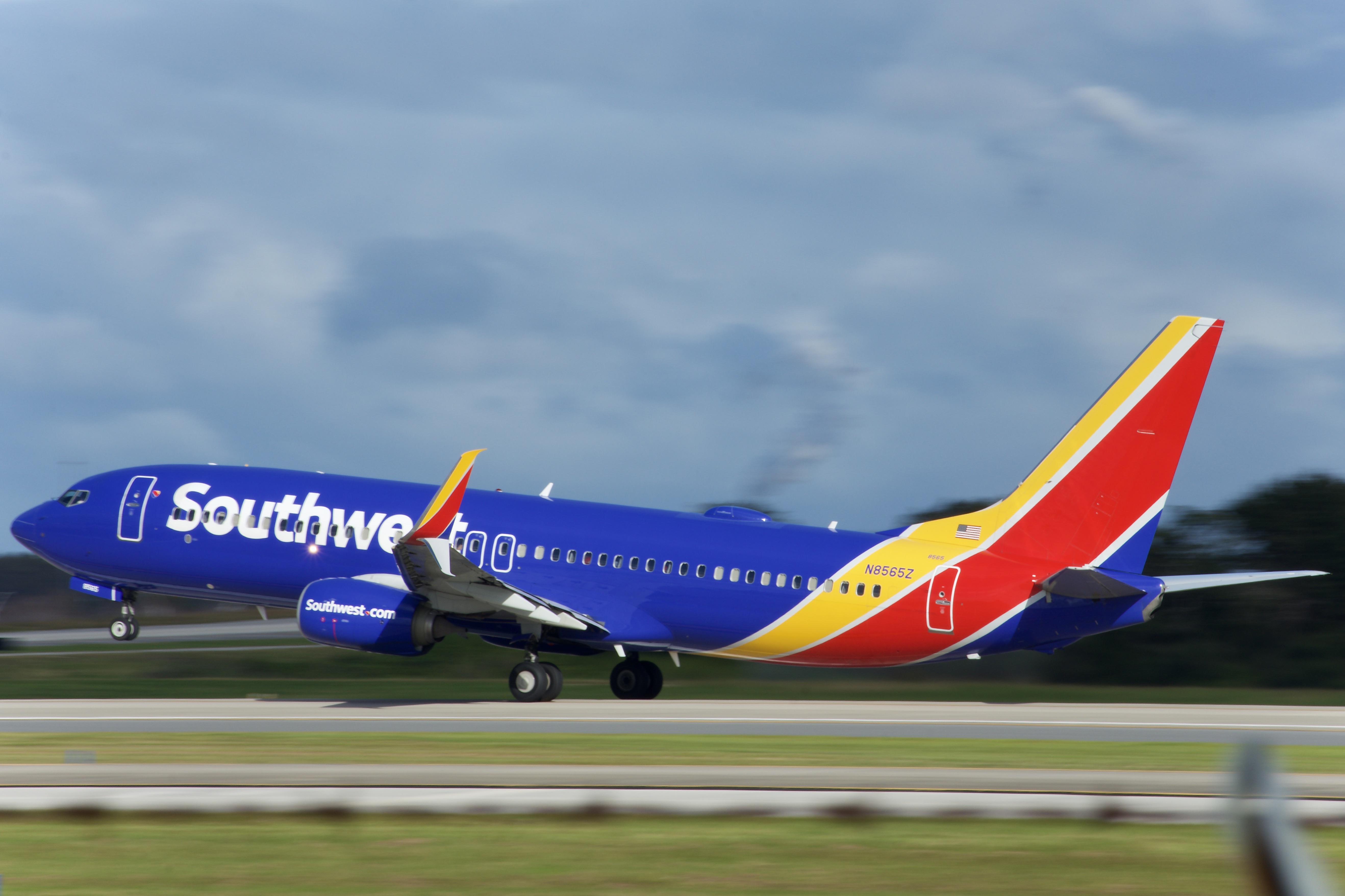 Full size: Southwest Boeing 737-800 N8565Z at Orlando International Airport