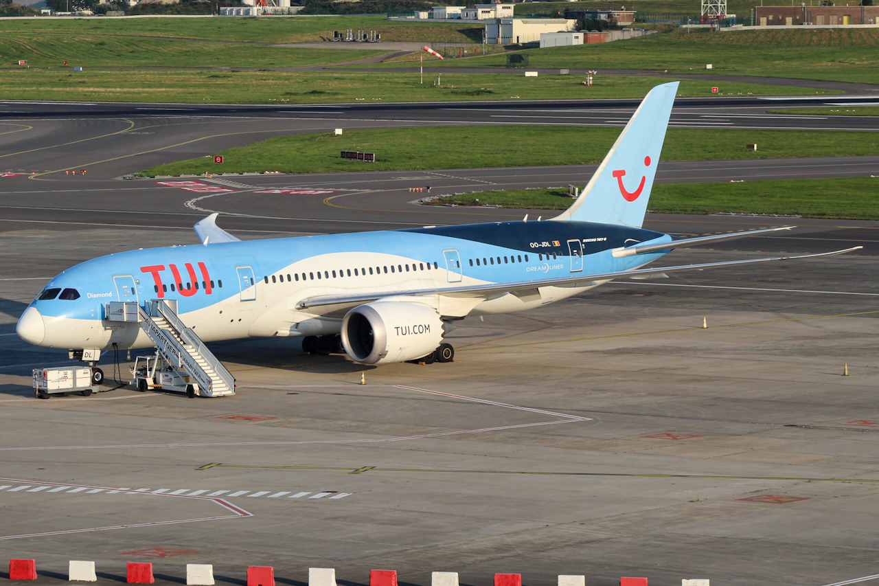 Full size: TUI Fly Boeing 787-8 OO-JDL at Brussels Airport