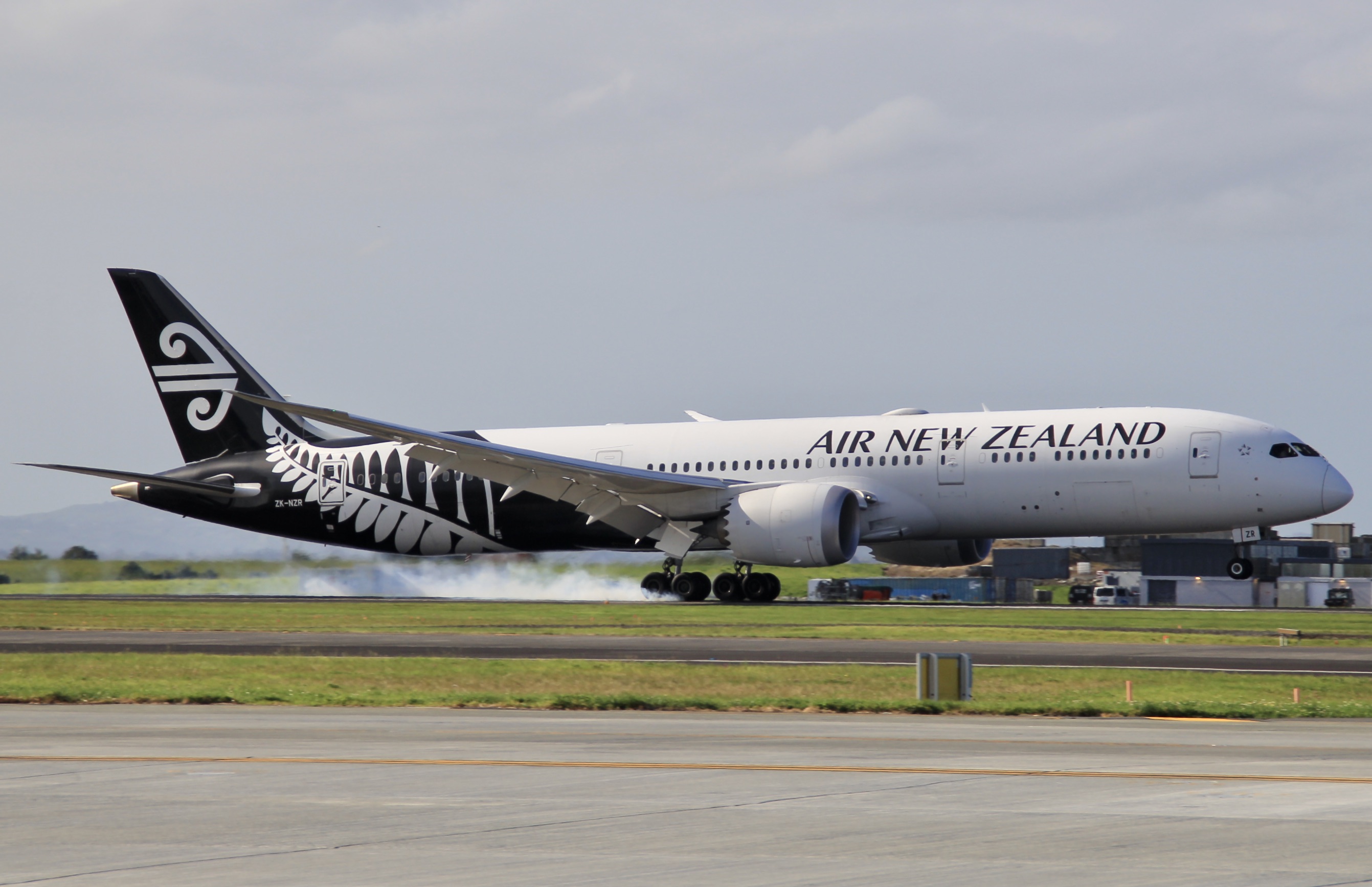 Full size: Air New Zealand Boeing 787-9 ZK-NZR at Auckland International Airport