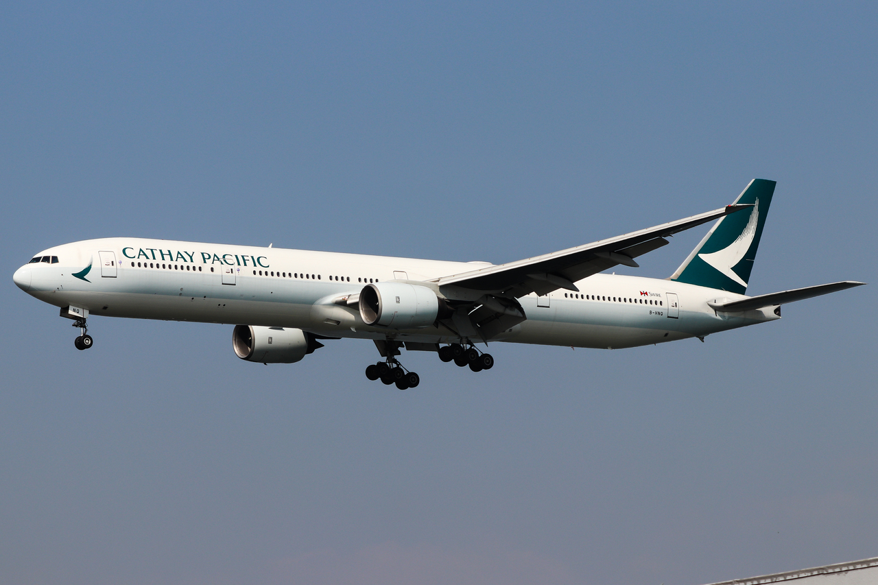 Full size: Cathay Pacific Boeing 777-300 B-HNQ at Hong Kong International Airport