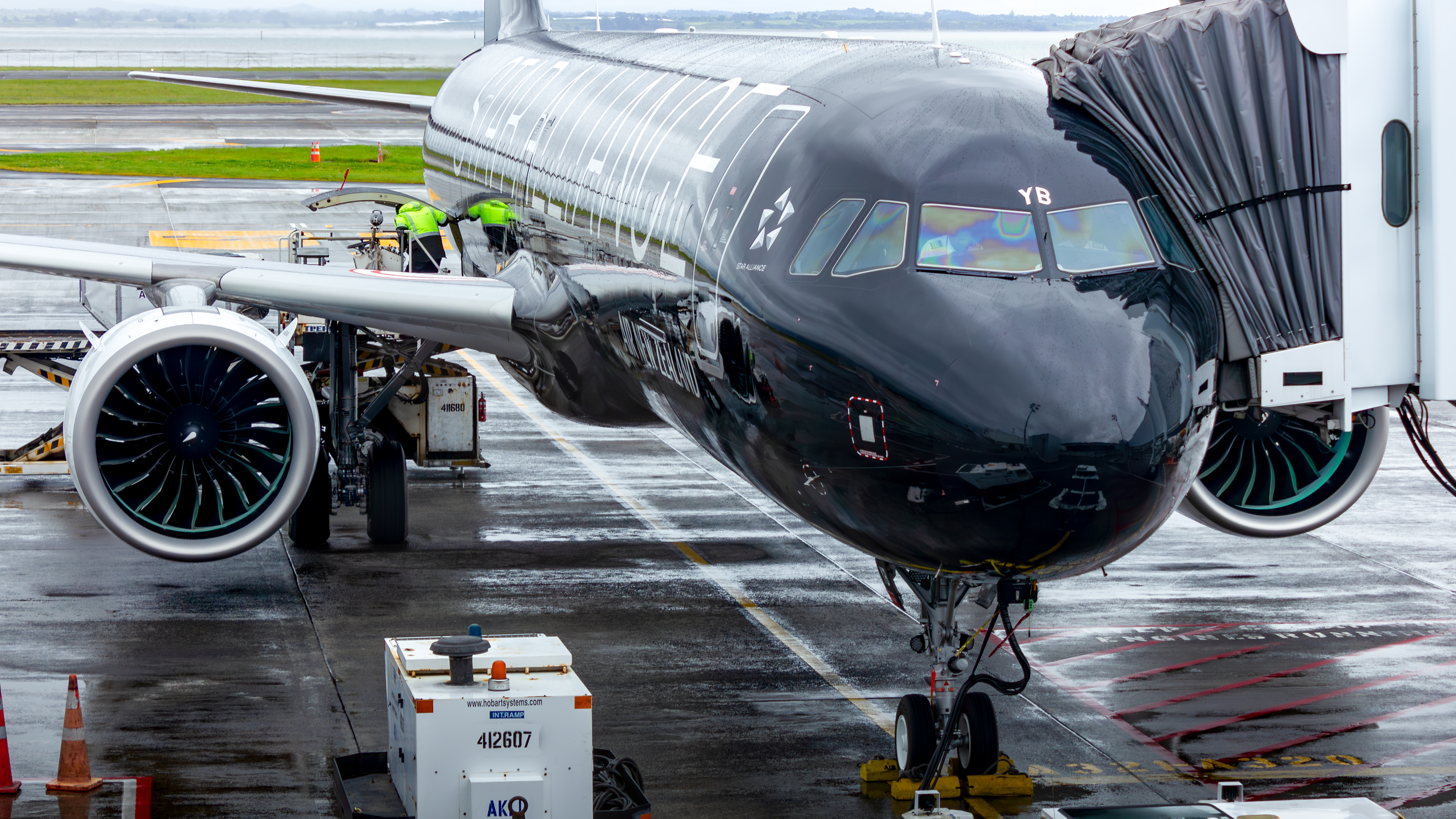 Full size: Air New Zealand Airbus A321NEO ZK-OYB at Auckland International Airport