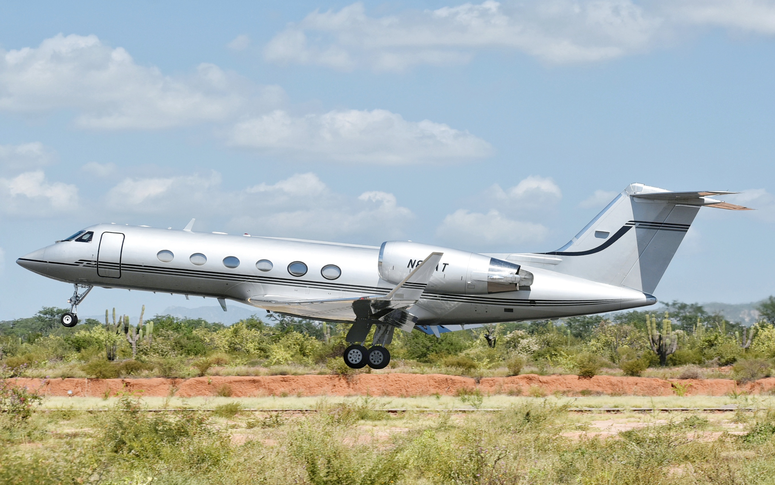 Full size: PRIVATE Gulfstream IV N80AT at Aeropuerto de Cabo San Lucas Internacional