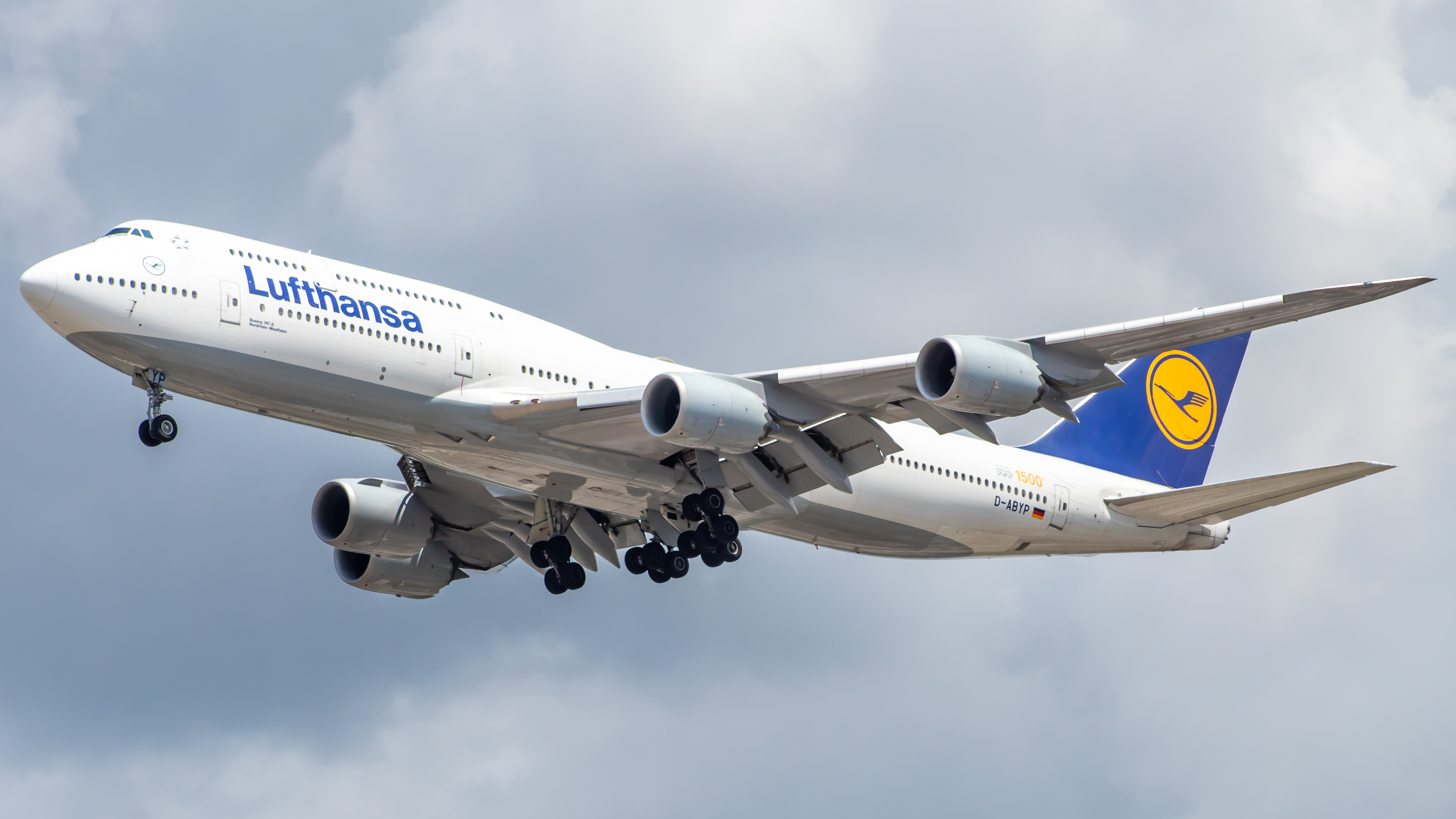 Full size: Lufthansa Boeing 747-8i D-ABYP at Chicago O'Hare International Airport