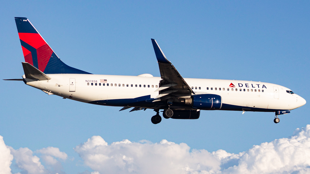 Full size: Delta Airlines Boeing 737-800 N3745B at Tampa International Airport